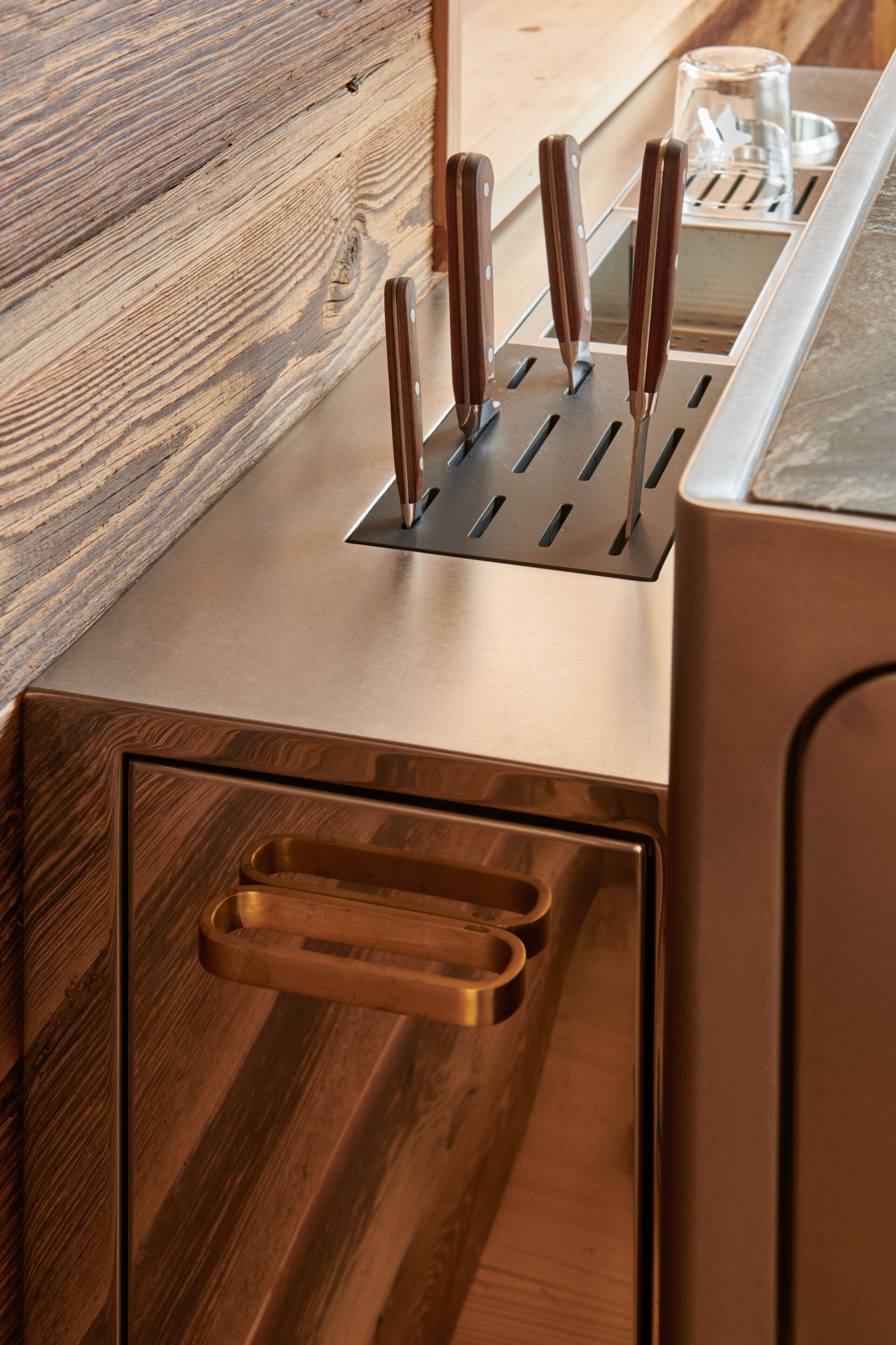 Кухня из нержавеющей стали с полуостровом на заказ ABIMIS ARCH-00070563 - Вид №10