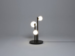 Настольная лампа из металла и боросиликатного стекла