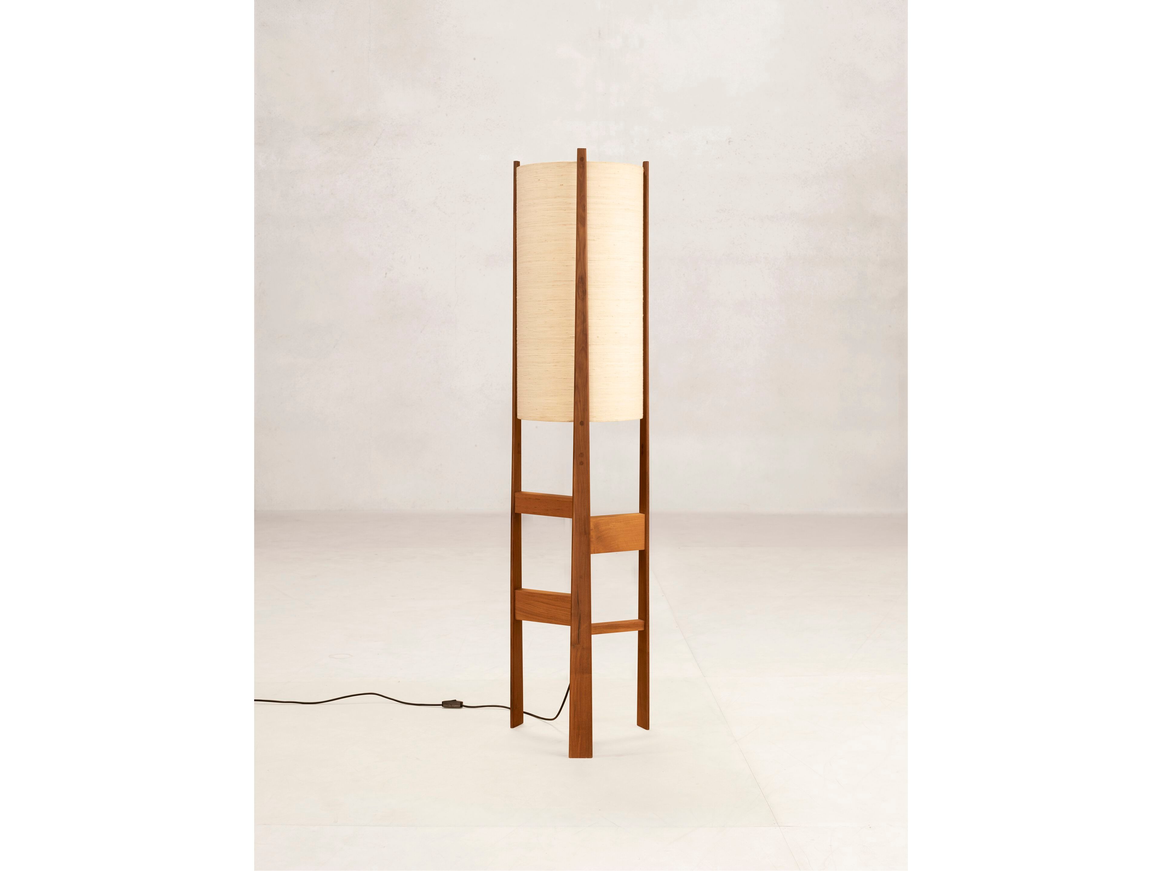 Торшер из тикового дерева Phantom Hands X + L ARCH-00018091 - Вид №2