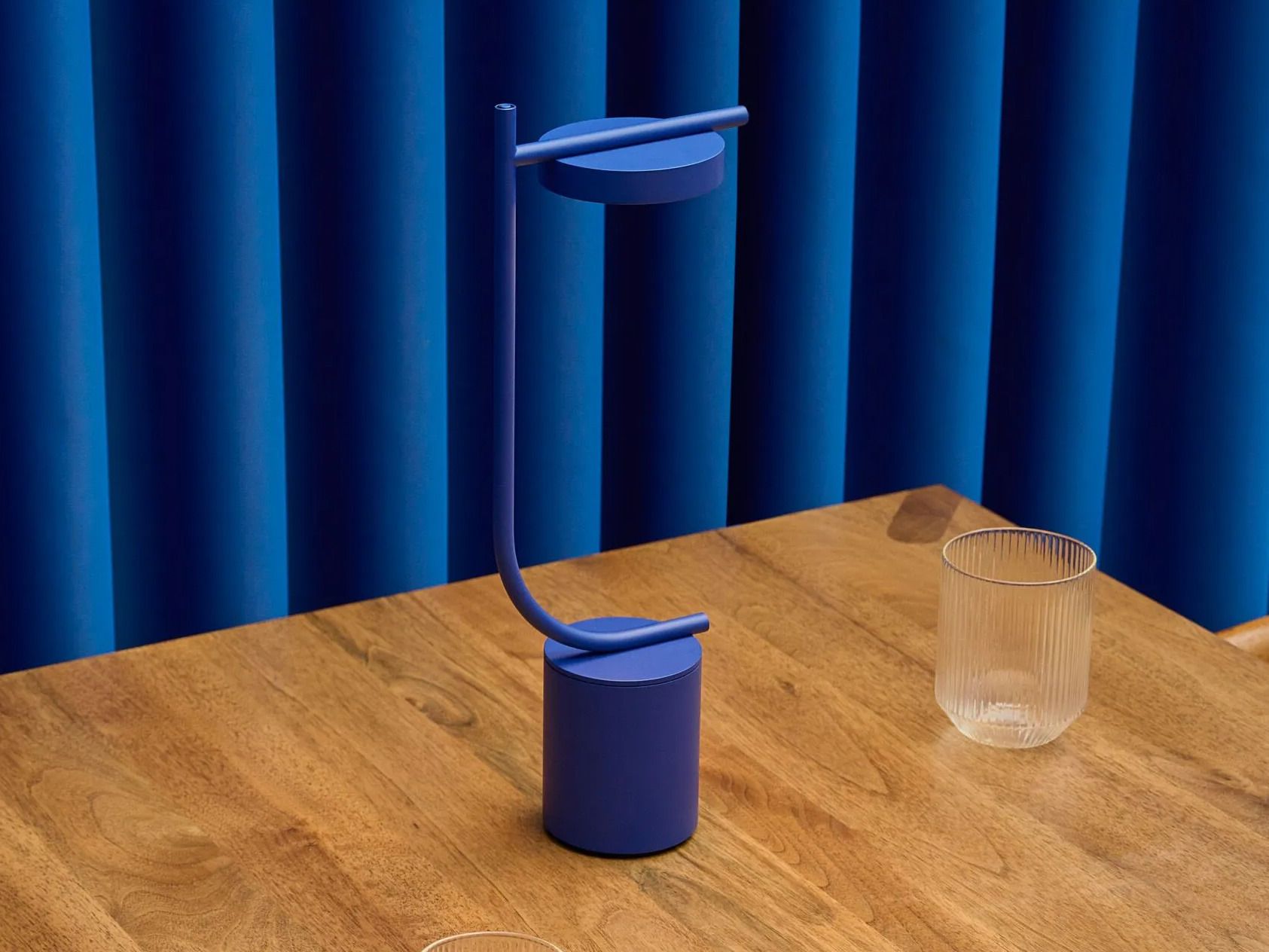 Настольная лампа с зарядкой от USB Grupa Igram ARCH-00107755 - Вид №2