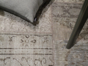 Шерстяной и хлопковый ковер в стиле пэчворк