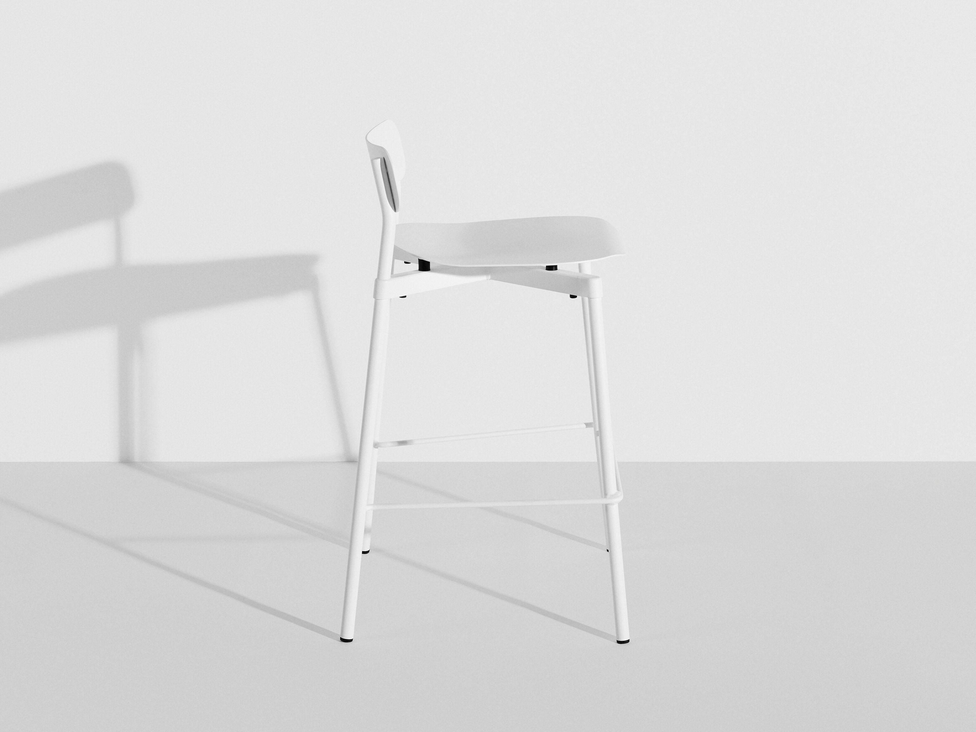 Высокий штабелируемый алюминиевый стул с порошковым покрытием с подставкой для ног Petite Friture Fromme ARCH-00091817 - Вид №3