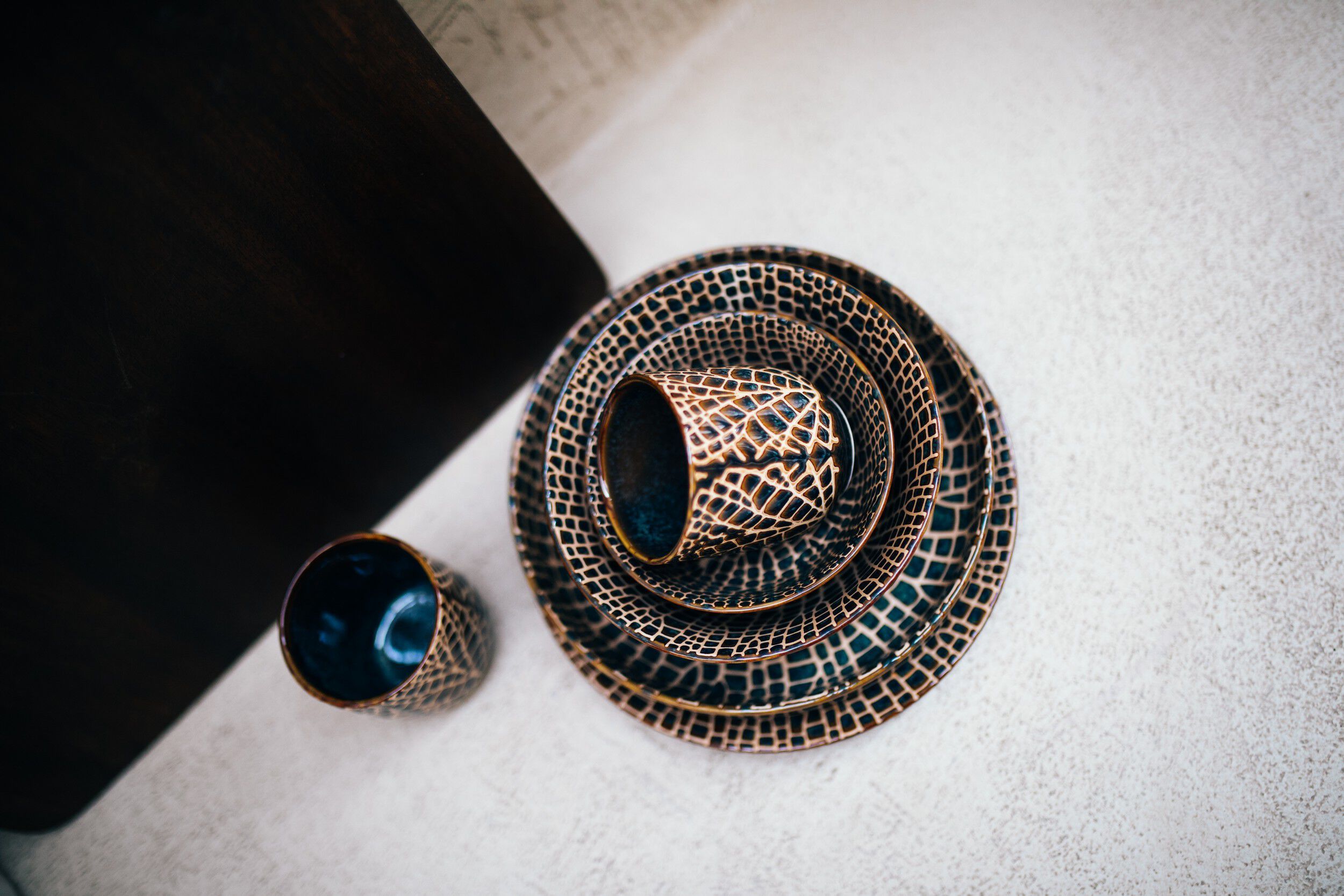 Фарфоровая круглая сервировочная тарелка POMAX Lotus ARCH-00133123 - Вид №8