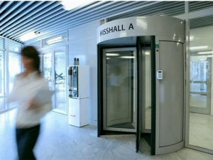 ASSA ABLOY Вращающиеся двери с контролем доступа Porte automatiche girevoli