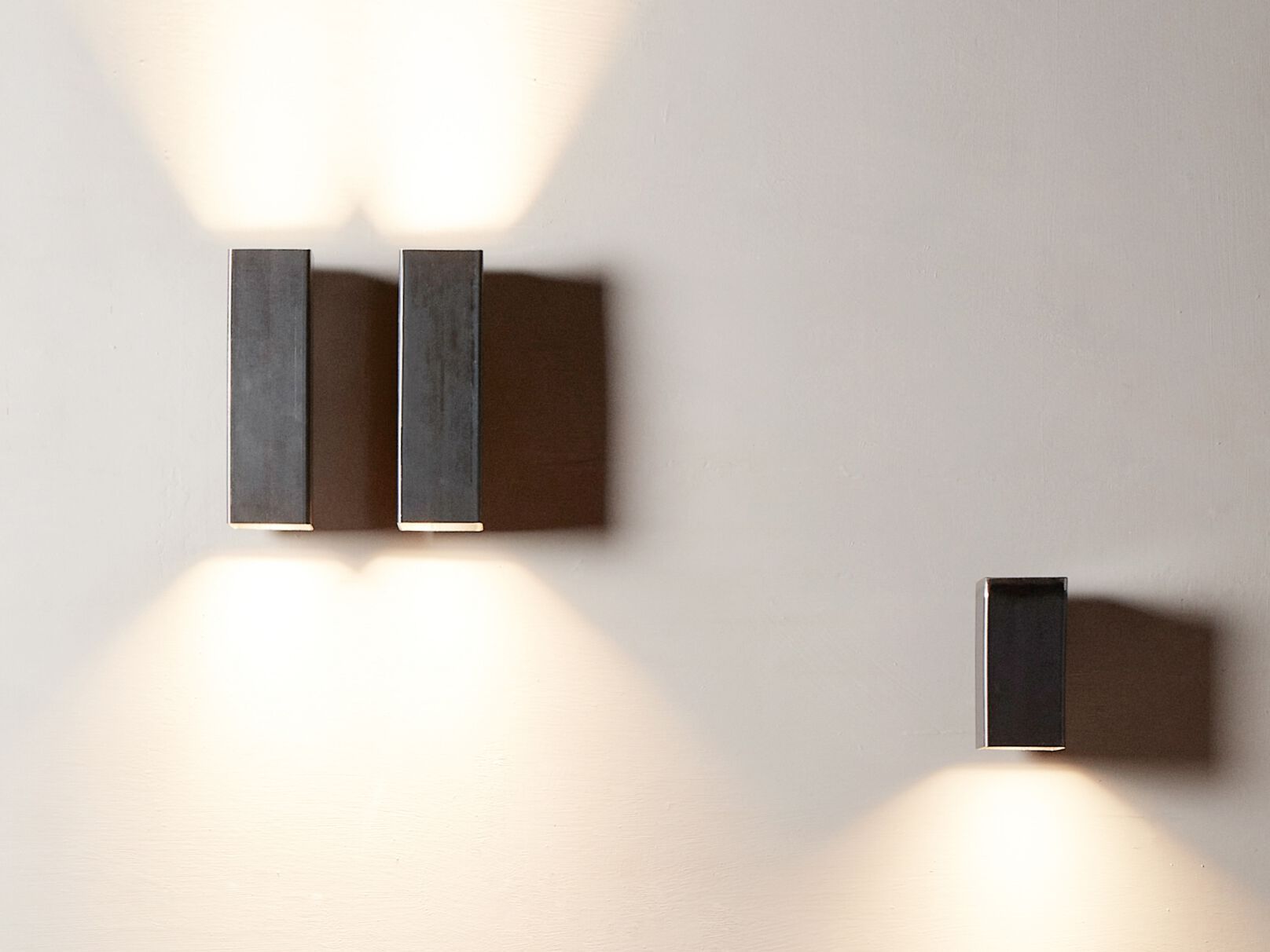 Железный настенный светильник Renzo Serafini куб ARCH-00122288