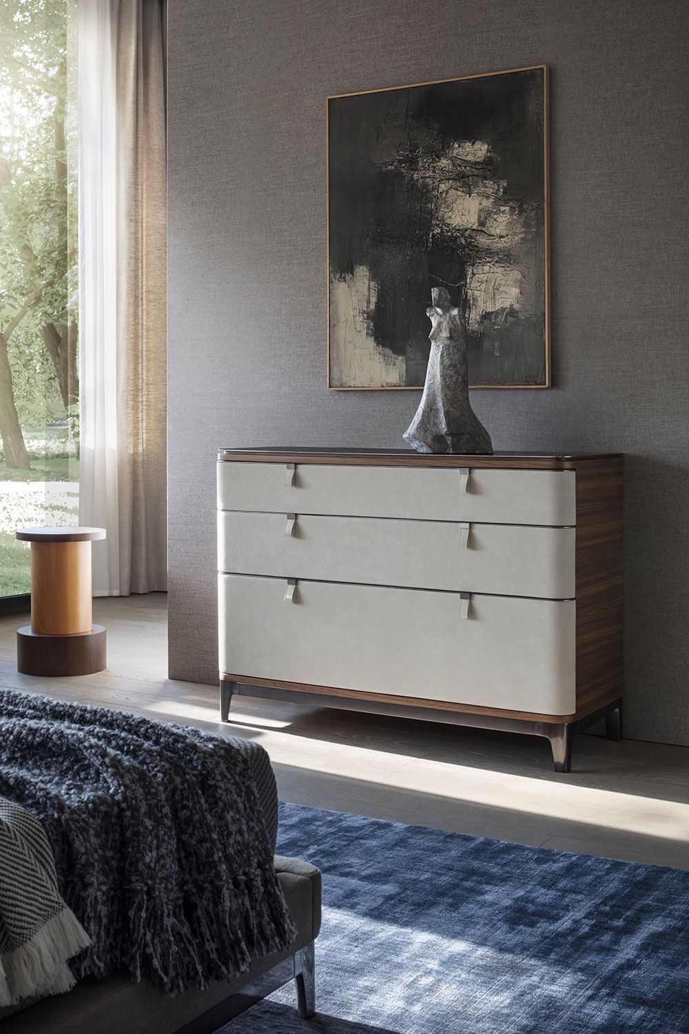 Комод из орехового дерева с кожаной обивкой OAK New York Suite ARCH-00070728 - Вид №1