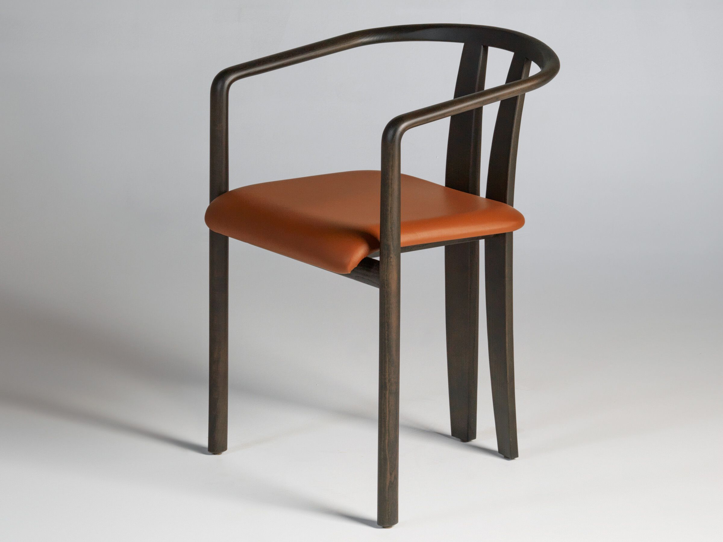 Стул из массива дерева с подлокотниками Alinea Design Objects TWIN ARCH-00025611