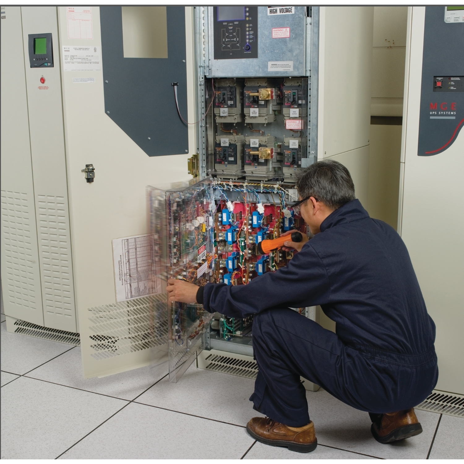 WPMV-ST-60 (1) дополнительный выезд для контрактного профилактического обслуживания (1) статического переключателя на 400–600 А Schneider Electric 