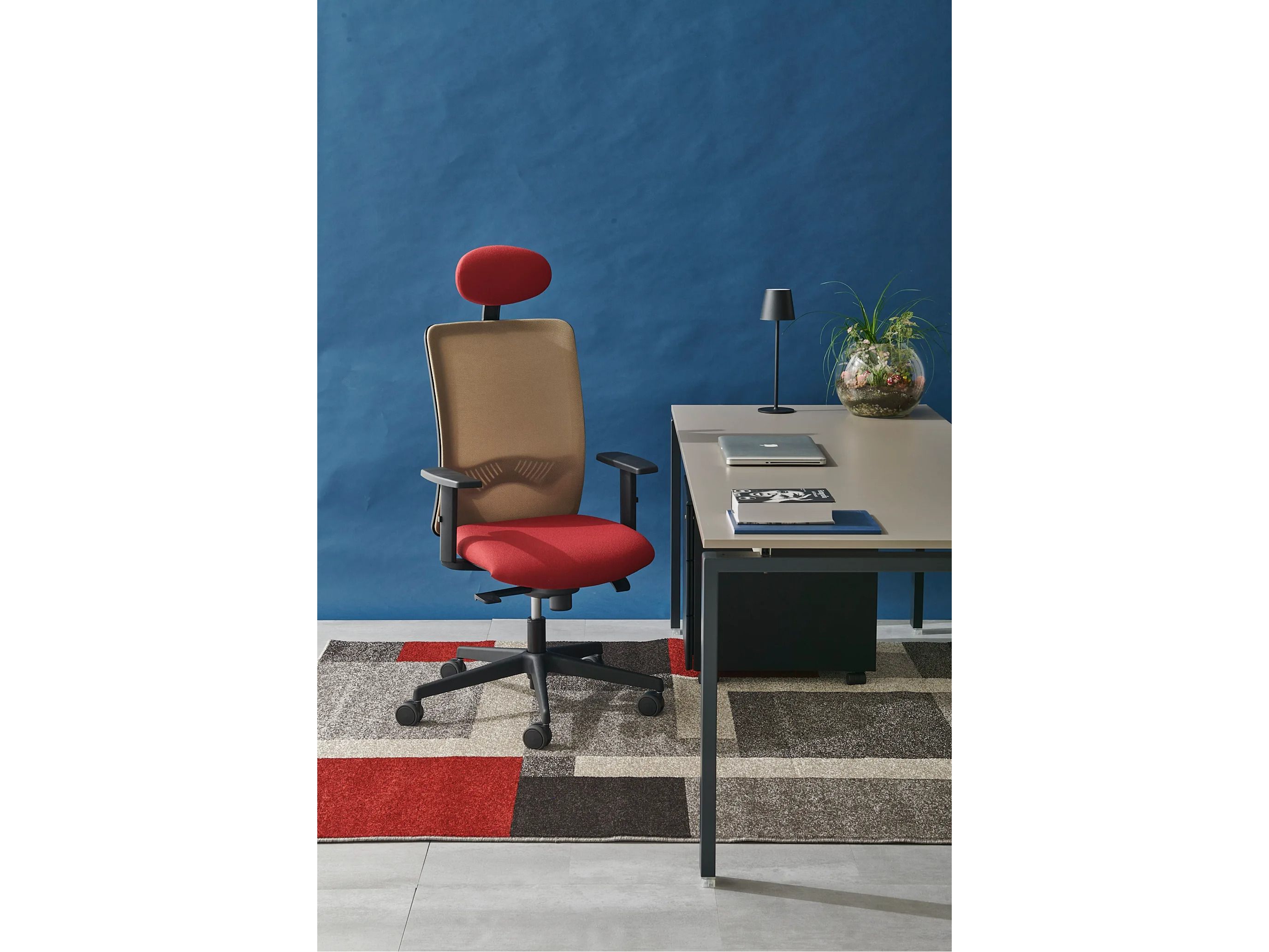 Сетчатое регулируемое по высоте офисное кресло с подлокотниками AP Factor Cody ARCH-00062934 - Вид №8