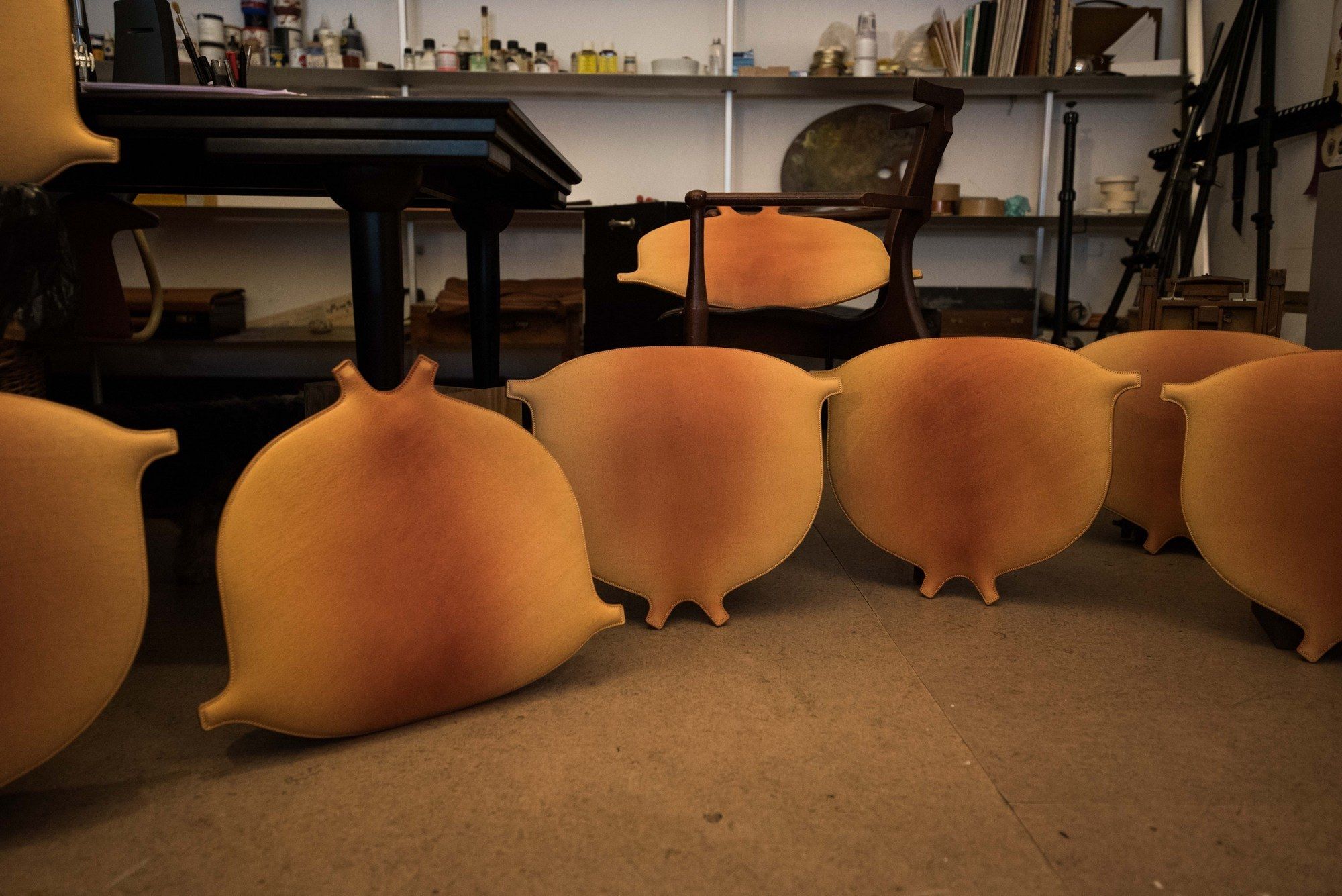 Стул из ясеня с подлокотниками и встроенной подушкой BD Barcelona Гаулино ARCH-00065731 - Вид №17