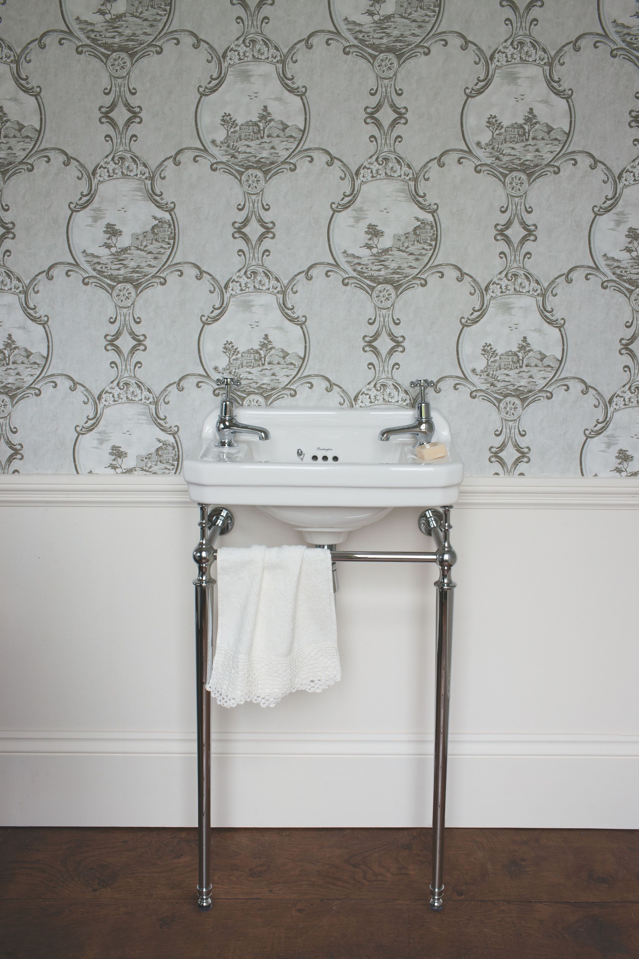 Прямоугольный шкаф для мытья рук с держателем для полотенец Burlington Эдвардианская ARCH-00129373 - Вид №1