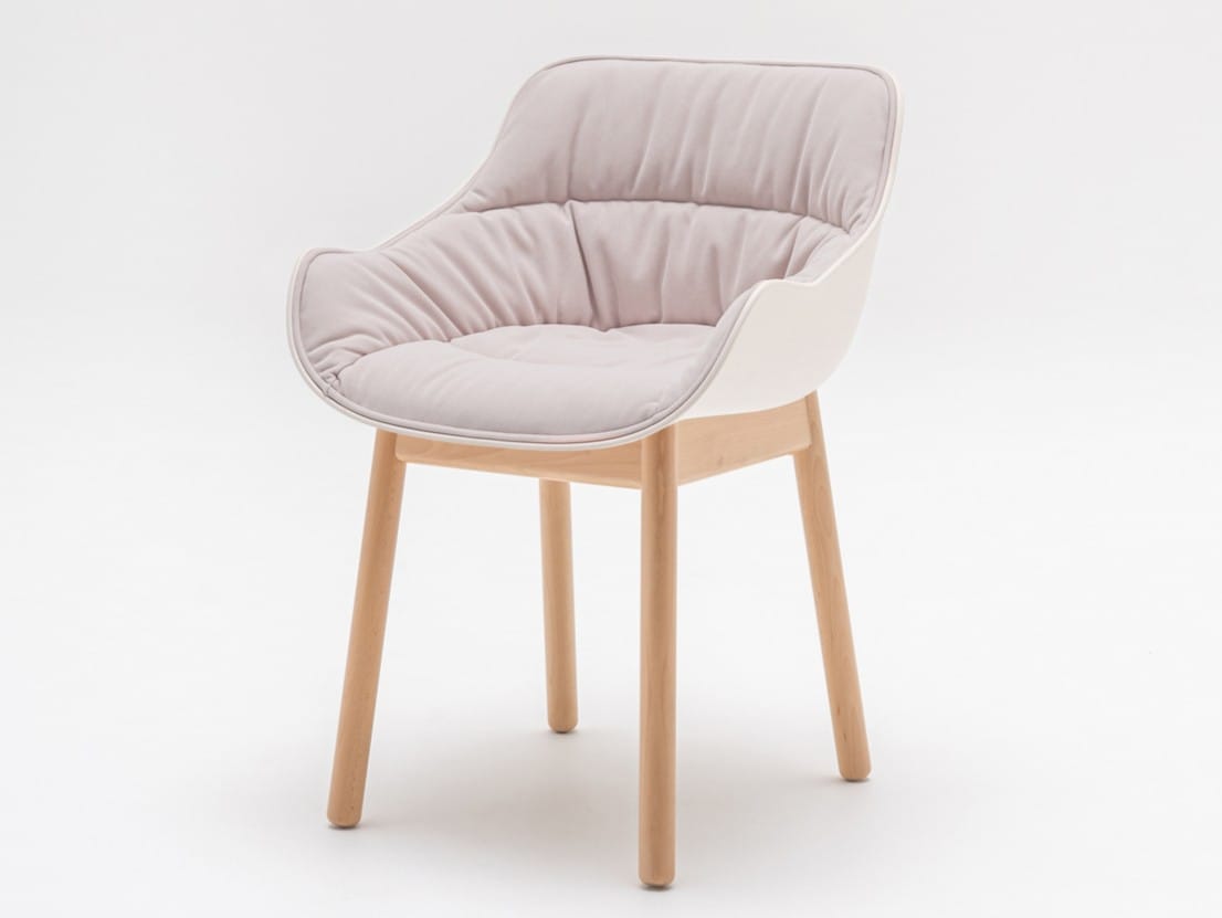 Тканевый стул с деревянной основой и подлокотниками MDD Baltic ARCH-00110088