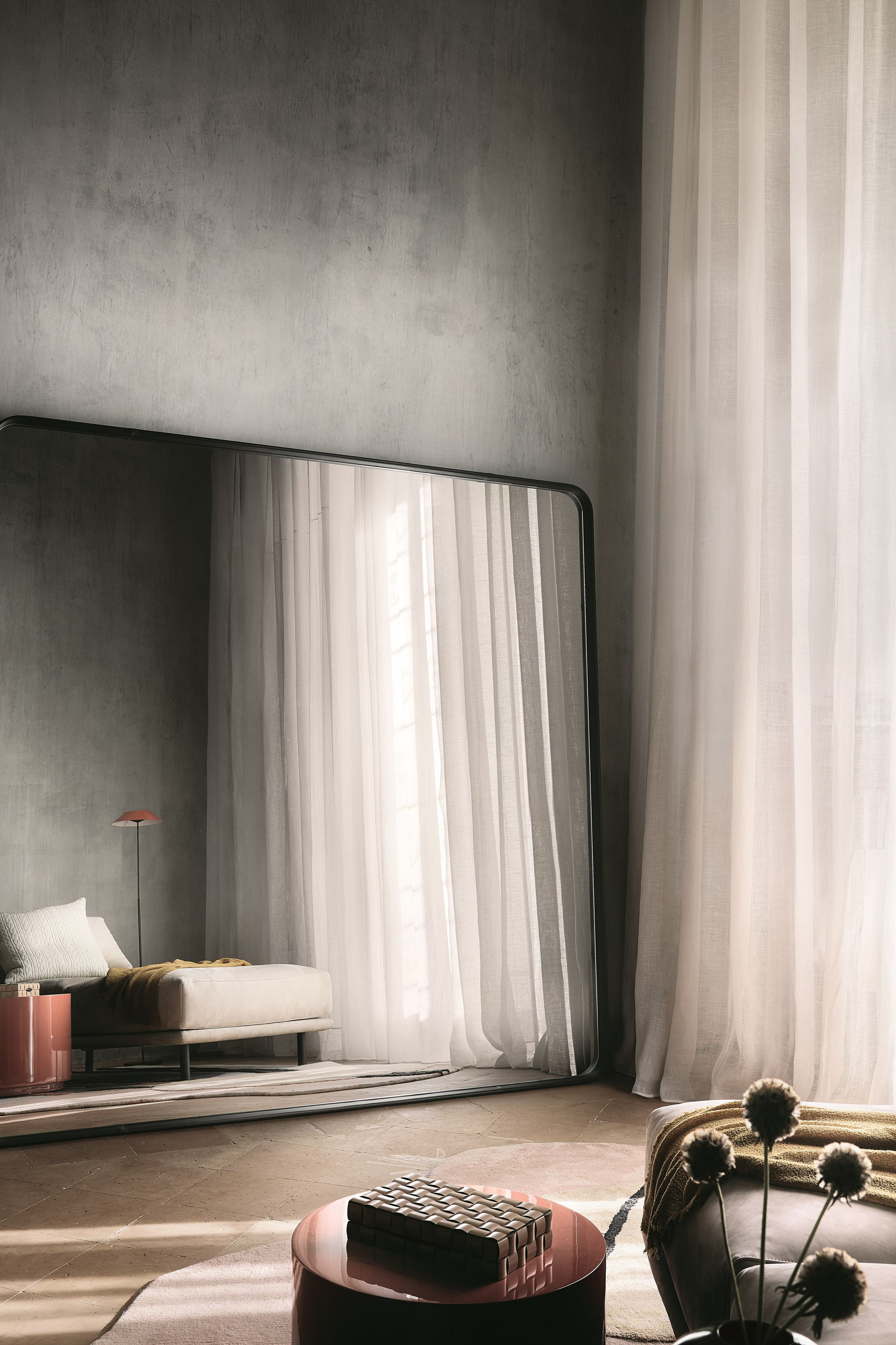 Настенное зеркало с кожаной рамкой Meridiani BIRK ARCH-00120519 - Вид №1