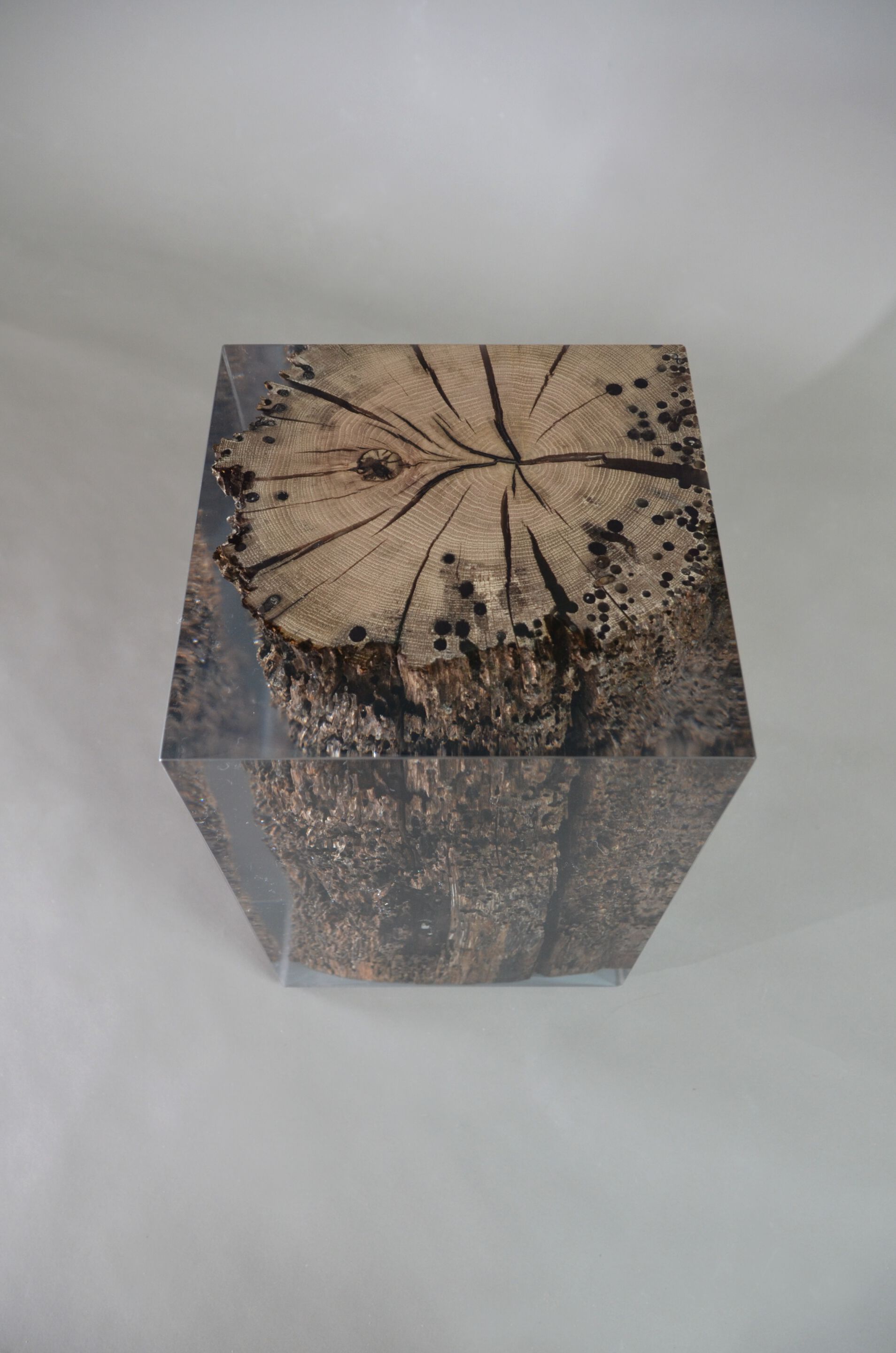 Табурет / журнальный столик из дуба и смолы alcarol Bricola ARCH-00047970 - Вид №6