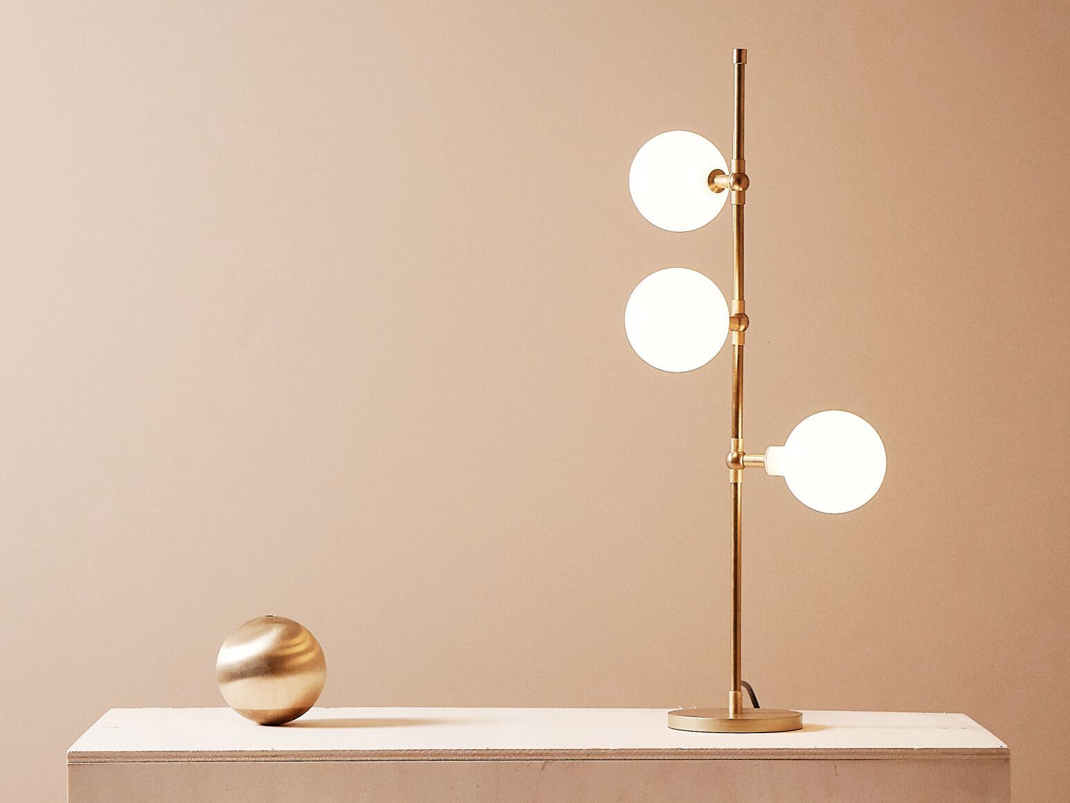 Светодиодная настольная лампа Renzo Serafini GRAPPOLO ARCH-00141337