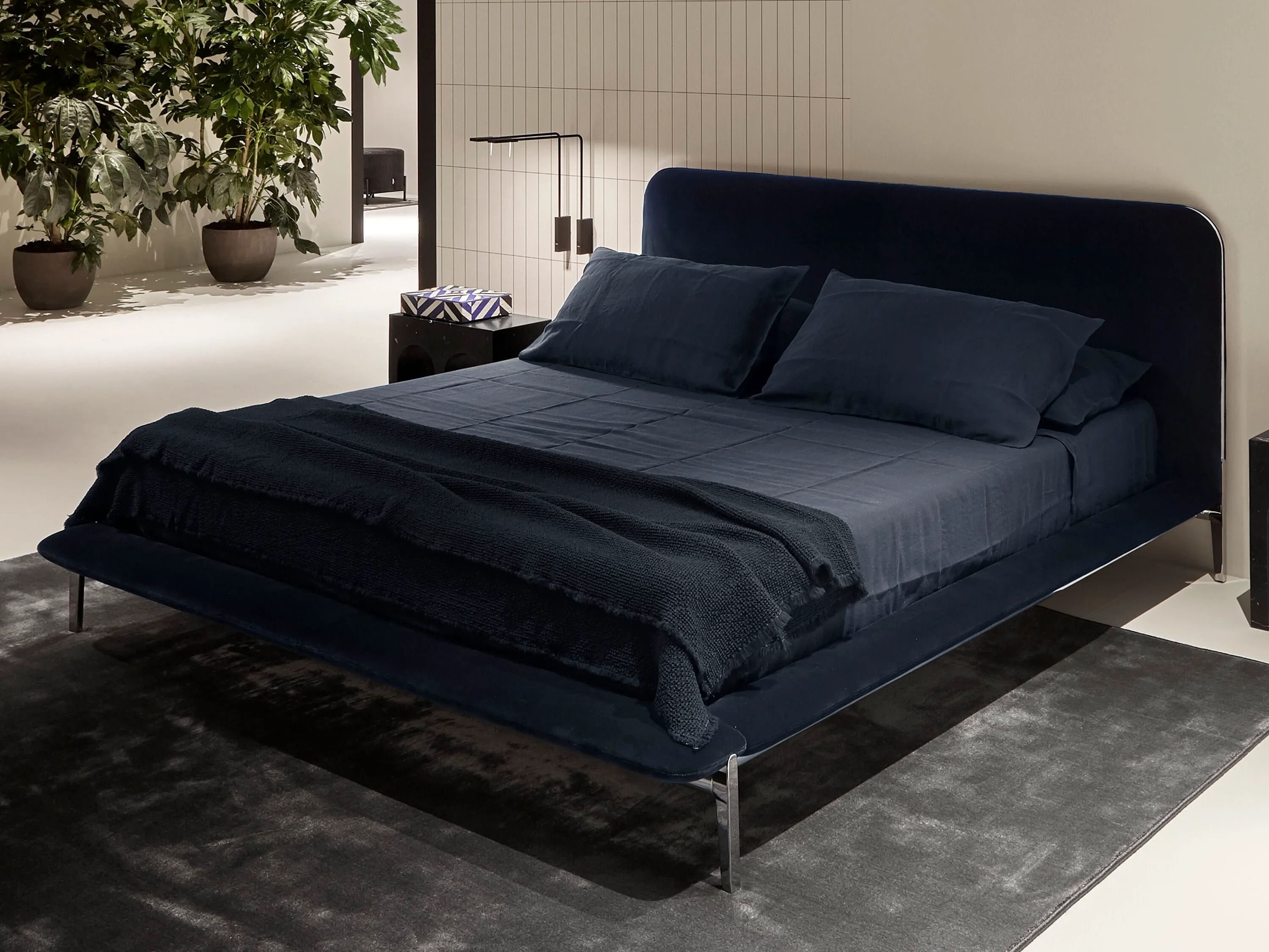 Двуспальная кровать из ткани с мягким изголовьем Antoniolupi SOFI ARCH-00130883