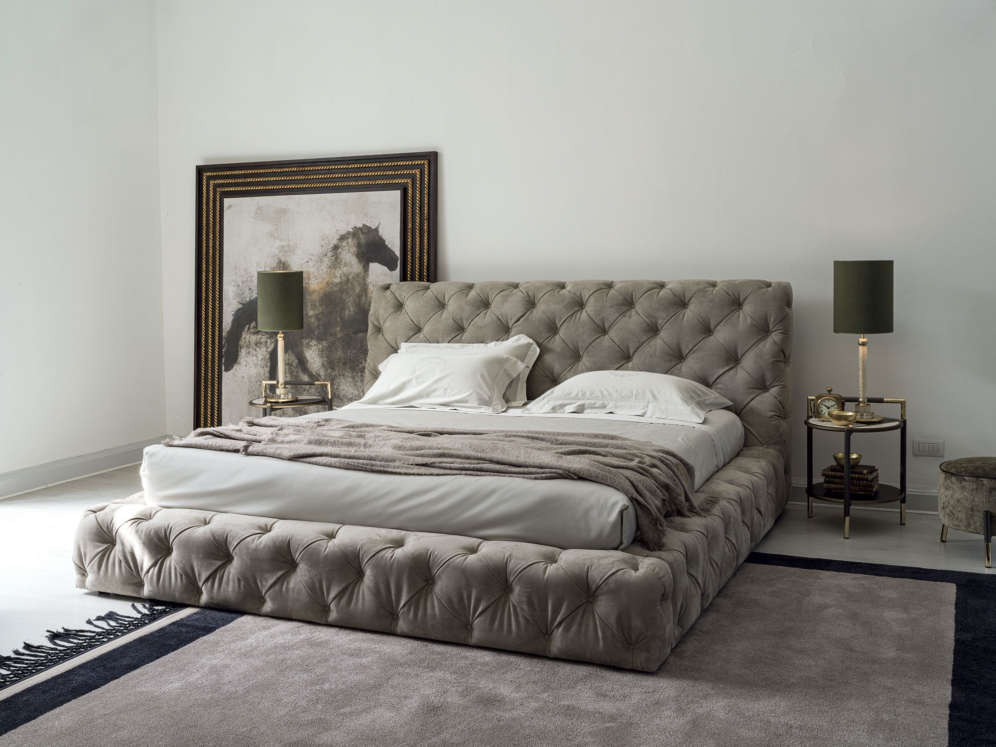 Мягкая кровать из ткани Vittoria Frigerio CARACCIOLO ARCH-00134899 - Вид №1