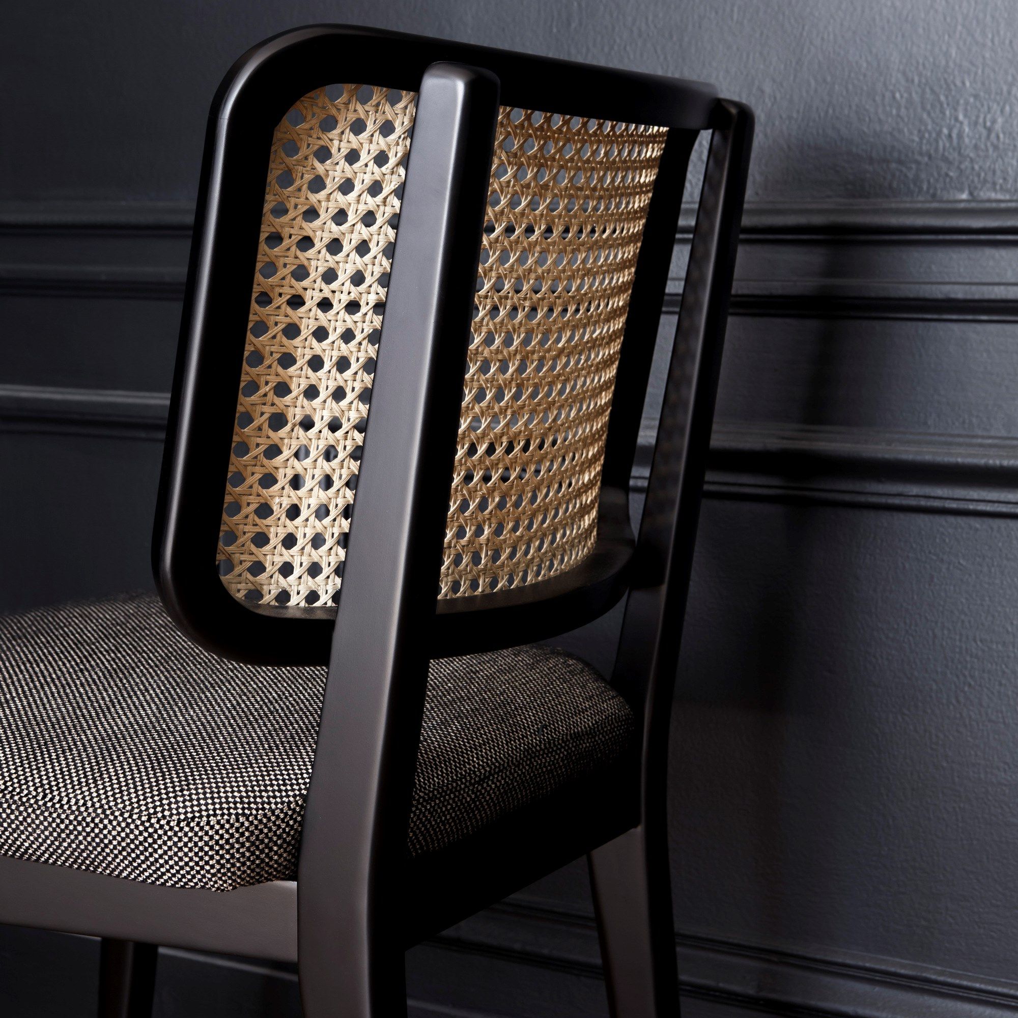 Плетеный стул в винтажном стиле со встроенной подушкой RED EDITION плетеная ARCH-00020059