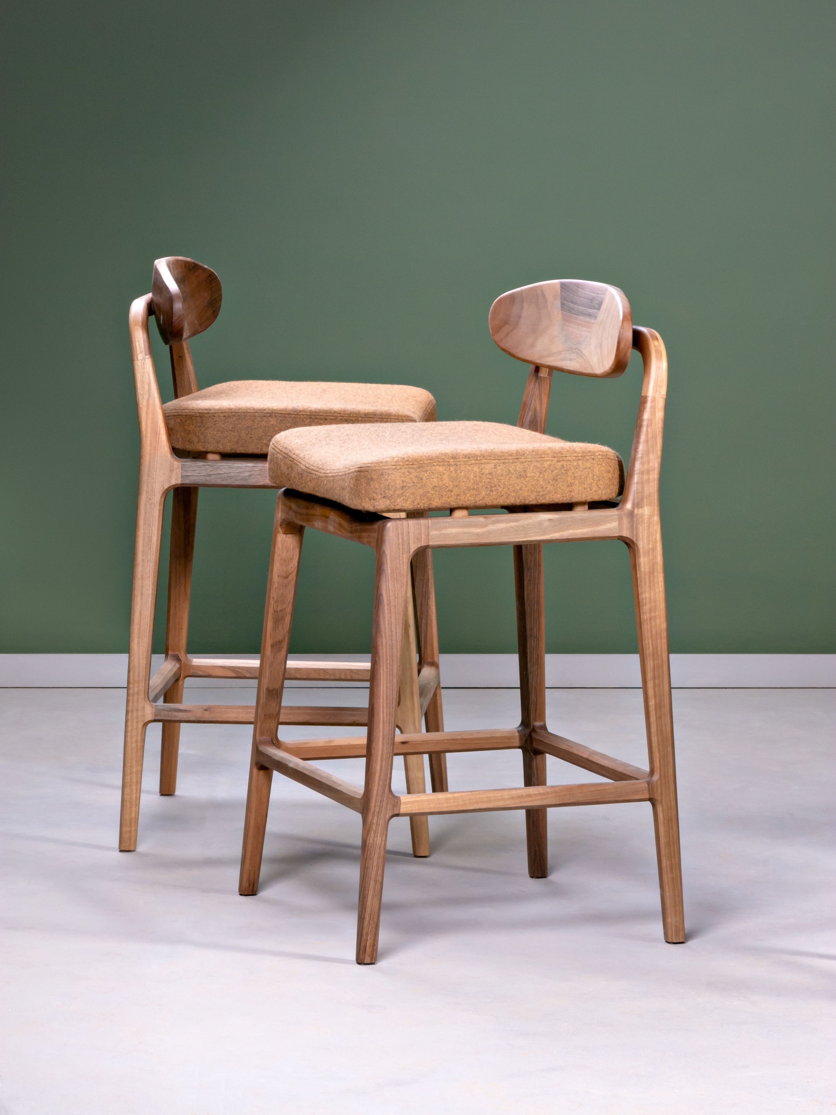 Кожаный мягкий высокий барный стул HOOKL und STOOL Labor ARCH-00147132 - Вид №3