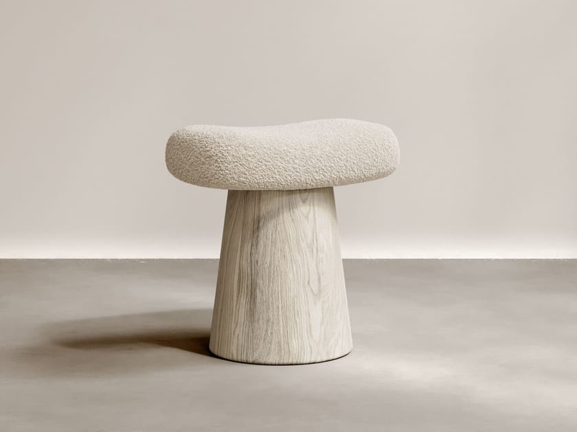 Низкий дубовый стул с шерстяным сиденьем Karakorum bouclé Paloma Editions ARTISAN ARCH-00113174