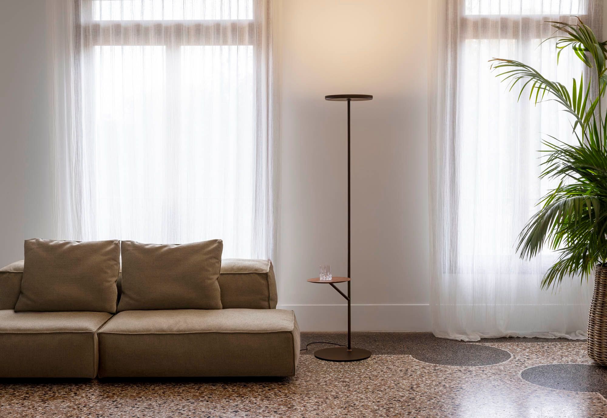 Торшер из алюминия и плексигласа Olev Overfly ARCH-00123145 - Вид №3