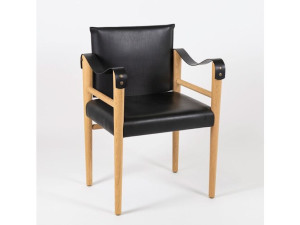 Кожаный мягкий стул с подлокотниками