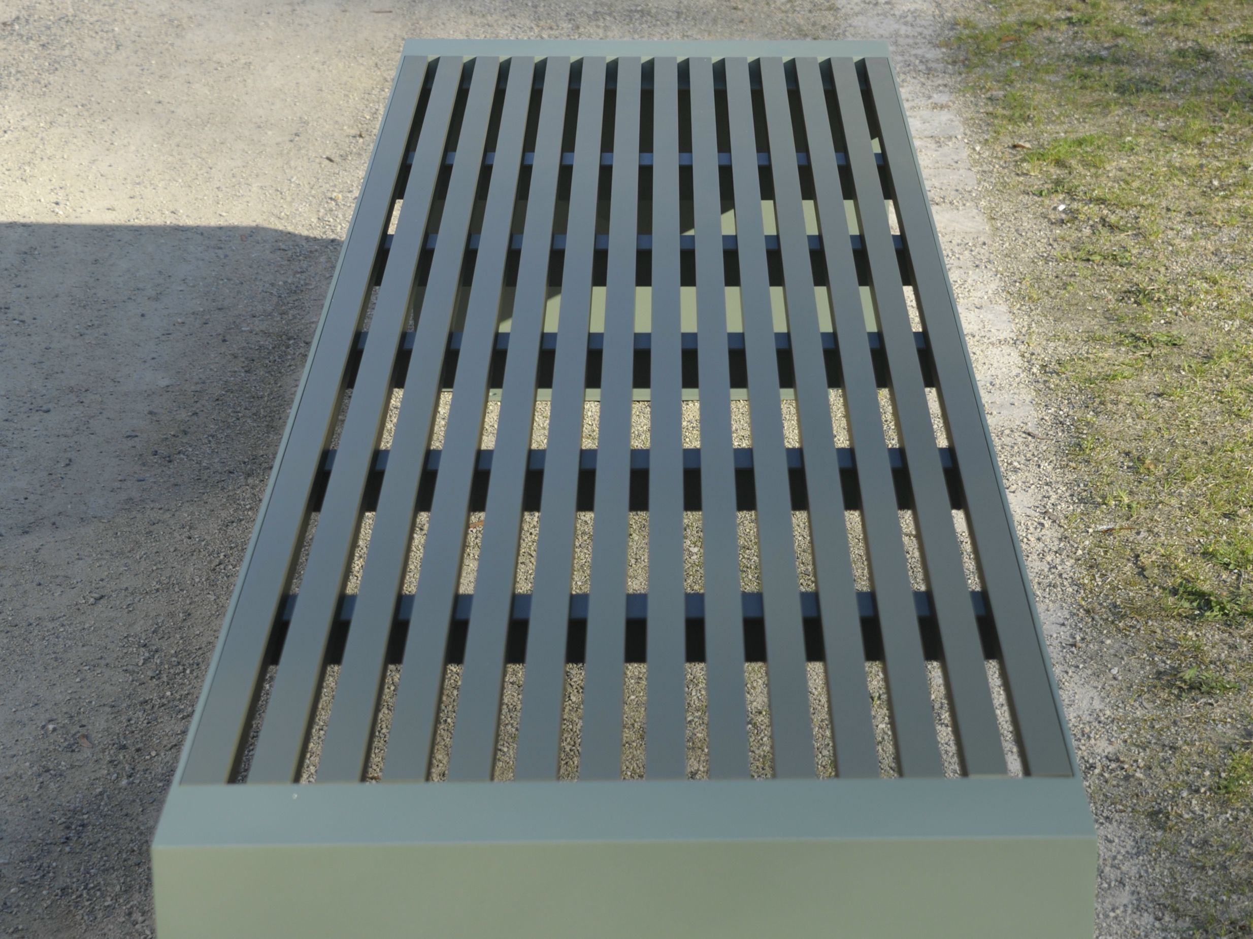 Скамейка из нержавеющей стали и ПЭТ без спинки BENKERT BANKE Comfony ARCH-00006165