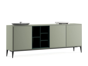 Деревянный офисный шкаф с распашными дверями