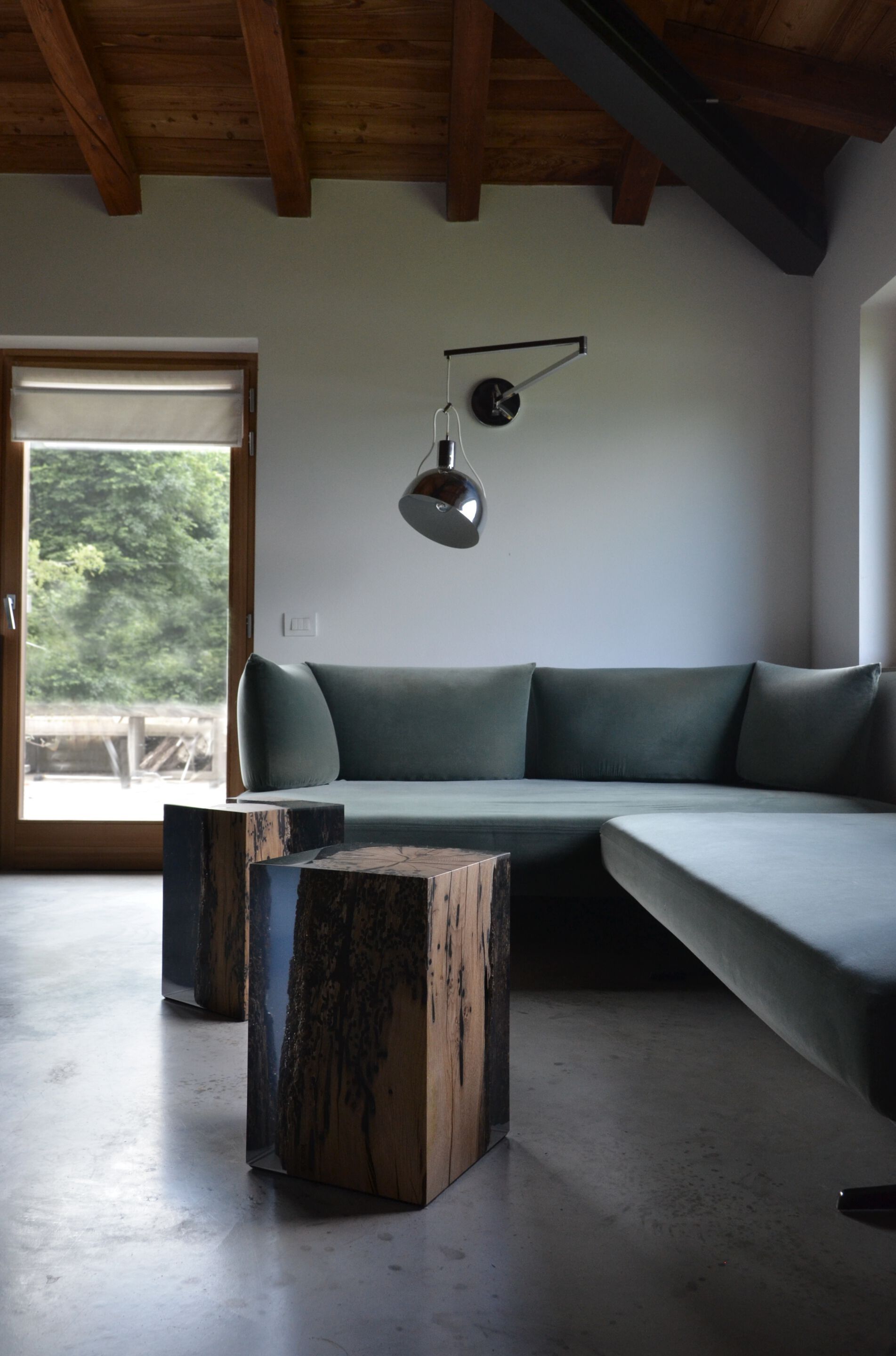 Табурет / журнальный столик из дуба и смолы alcarol Bricola ARCH-00047970 - Вид №16