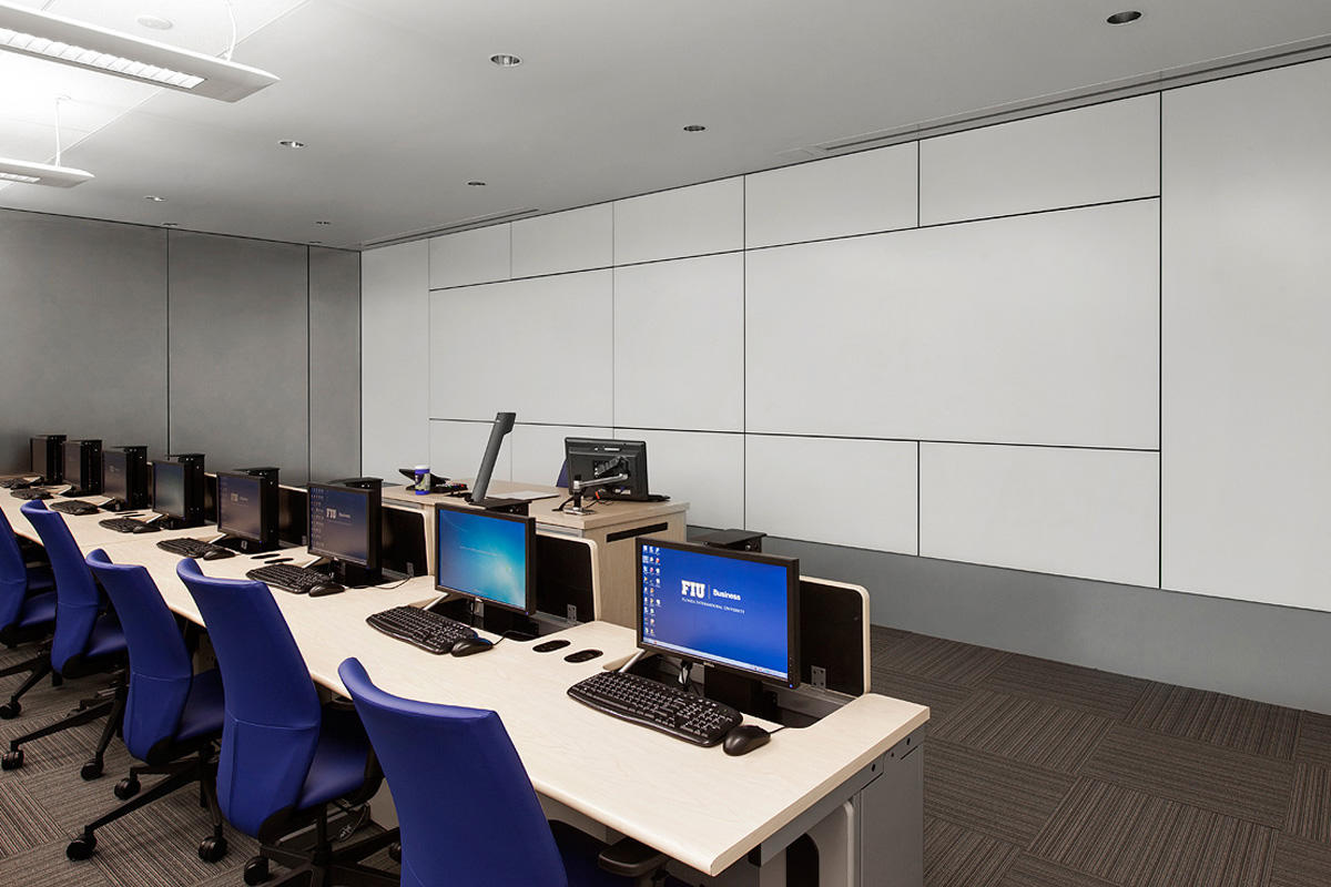 FSRT669 Система облицовки стен Levele с плавающими панелями и индивидуальными панелями из нержавеющей стали с льняной отделкой в ​​центре заботы и открытий, университет медицины Чикаго, Чикаго, Иллинойс Forms-surfaces  - Вид №13