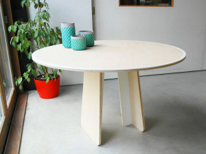 Круглый обеденный стол