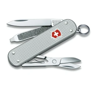 Нож-брелок Victorinox Classic 0.6221.26 алюминиевый корпус 58 мм