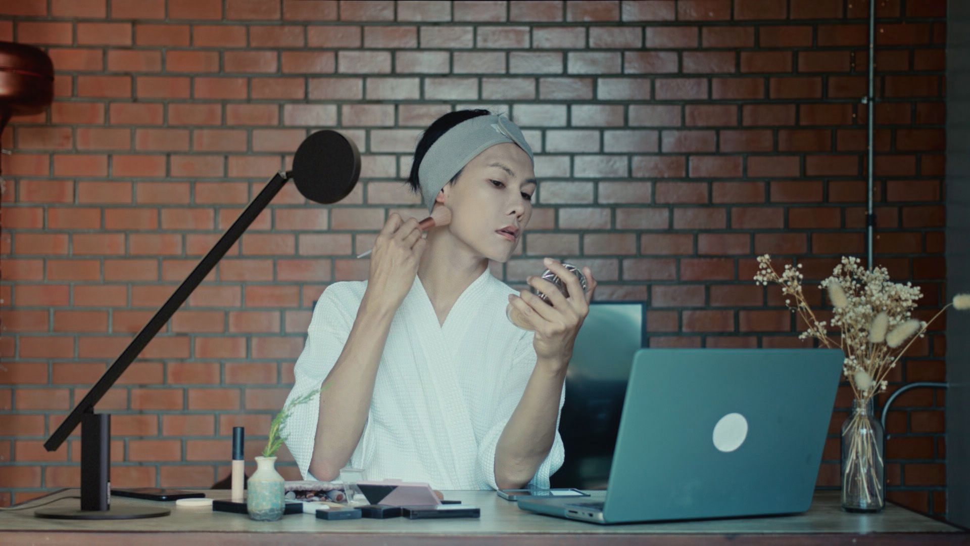 Регулируемая алюминиевая светодиодная настольная лампа LUCTRA® TABLE LITE ARCH-00083029 - Вид №22