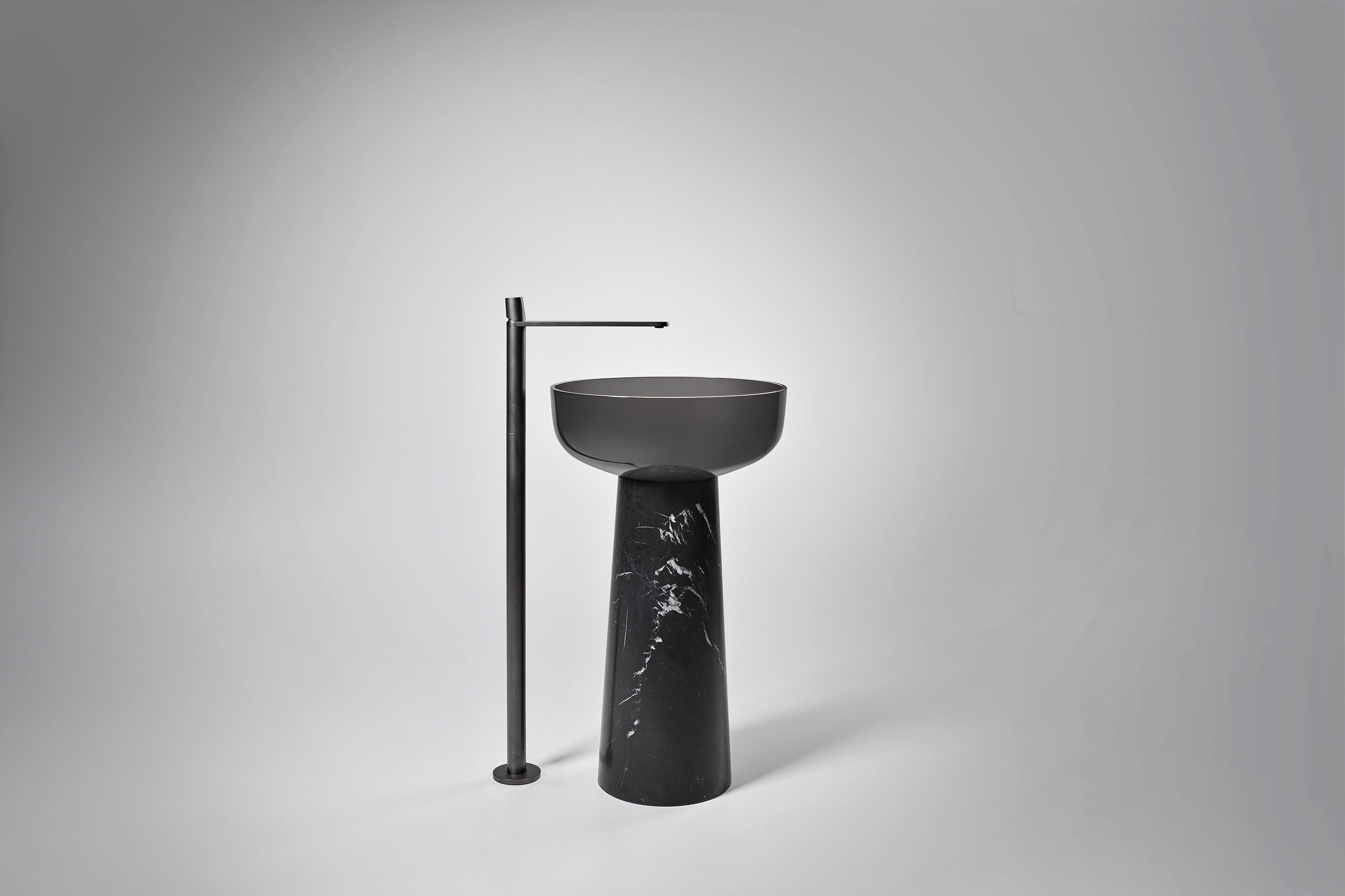 Круглый отдельно стоящий умывальник из черного мрамора Marquina Antoniolupi ALBUME10 + ALBUME21 ARCH-00047857 - Вид №2