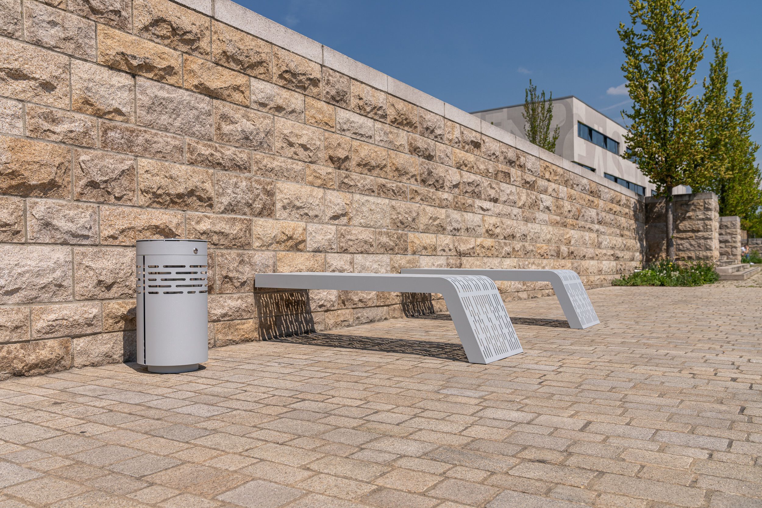 Настенная скамья из нержавеющей стали без спинки BENKERT BANKE Chalidor ARCH-00078685 - Вид №1