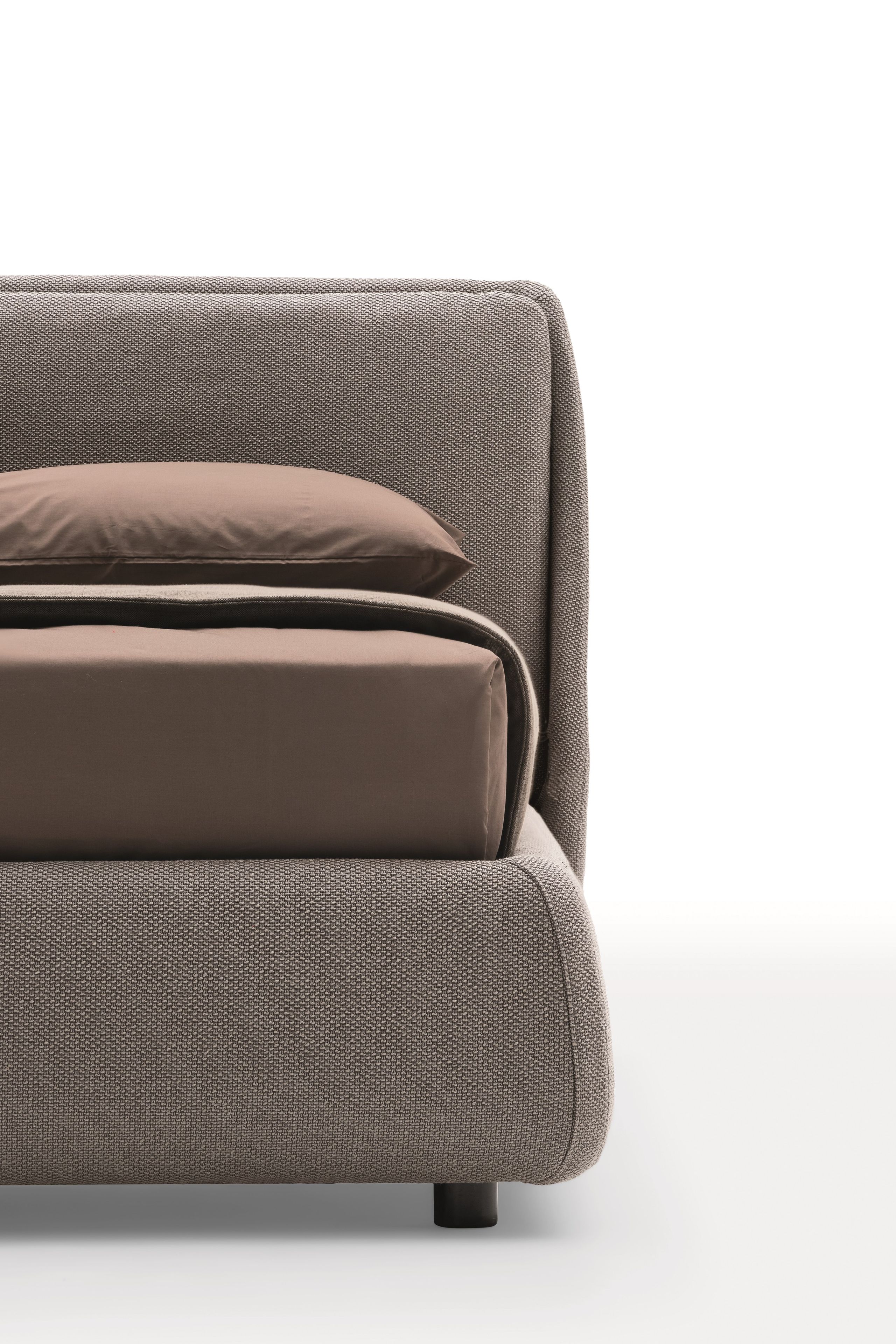 Тканевая кровать с мягким изголовьем Ditre Italia ARCH-00079156 - Вид №1