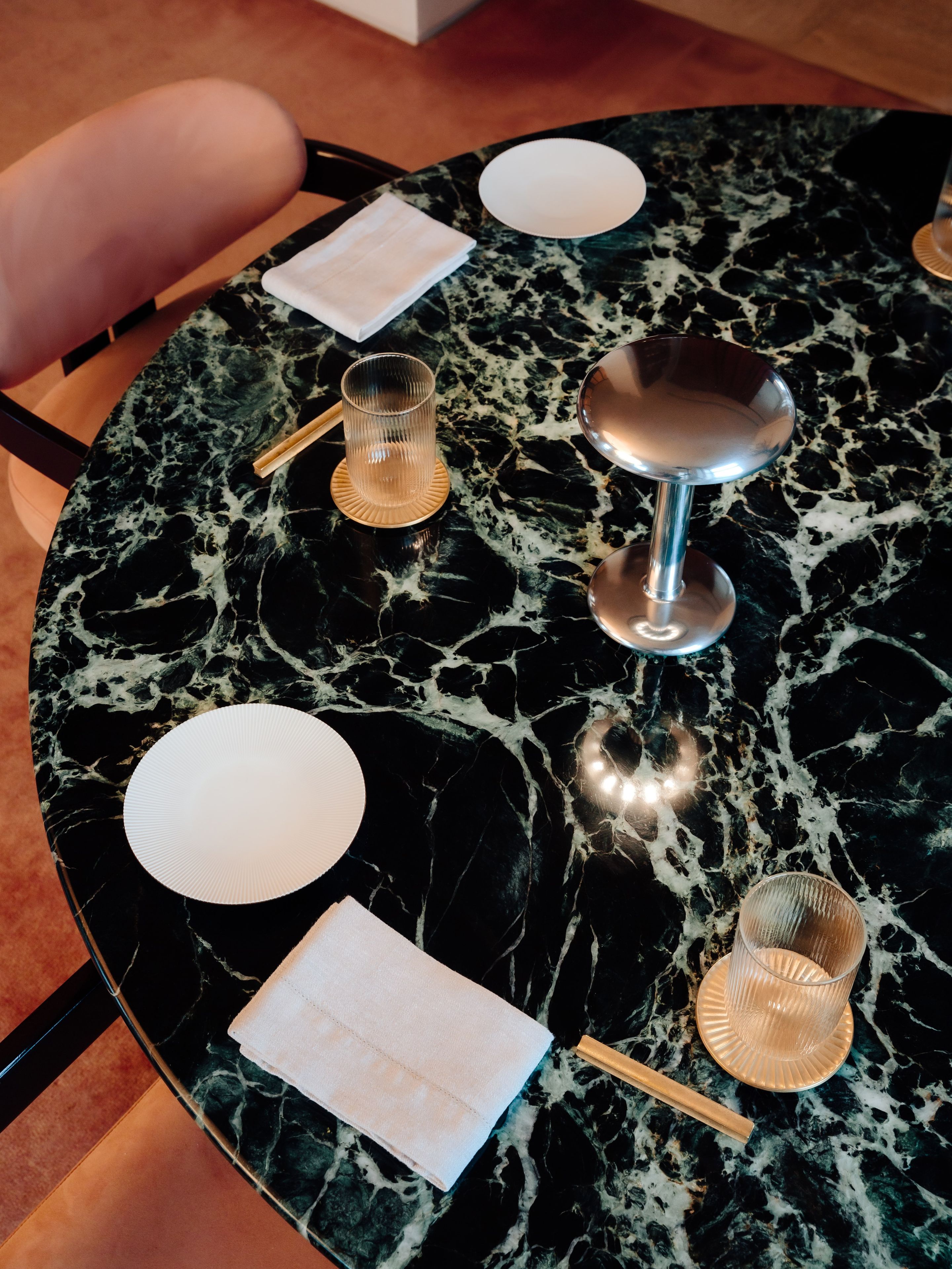 Светодиодная настольная лампа с батарейным питанием Flos Gustave ARCH-00113799 - Вид №15