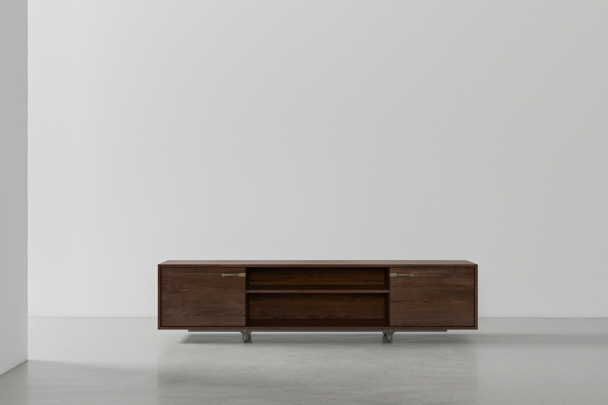 Низкий дубовый ТВ-шкаф District Eight Tote ARCH-00104626 - Вид №1