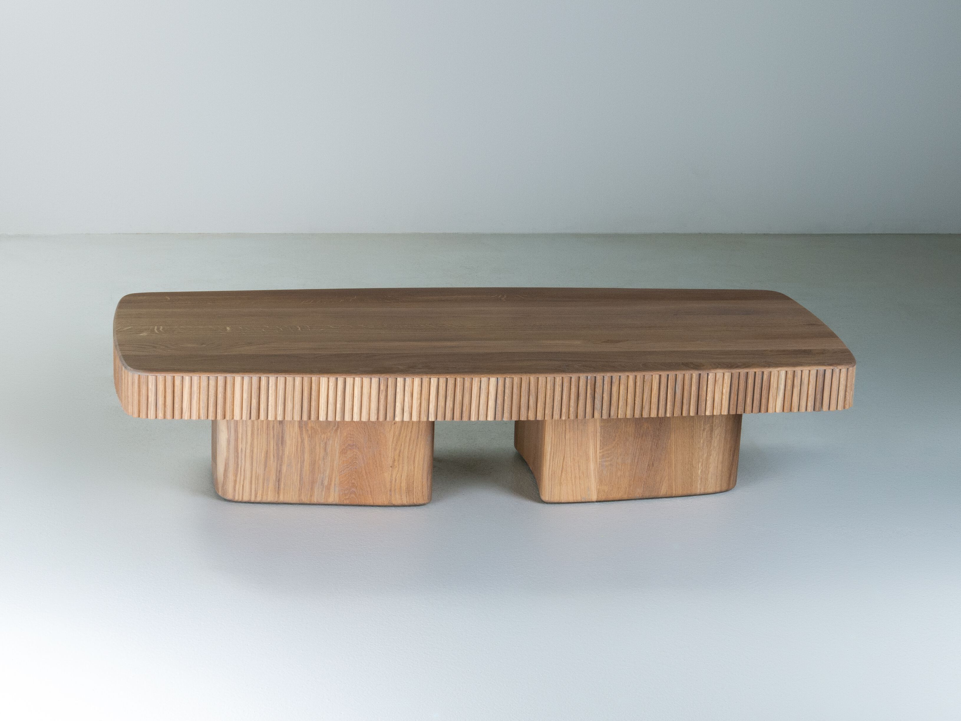 Журнальный столик из массива дерева HOOKL und STOOL TAKUDA ARCH-00050743