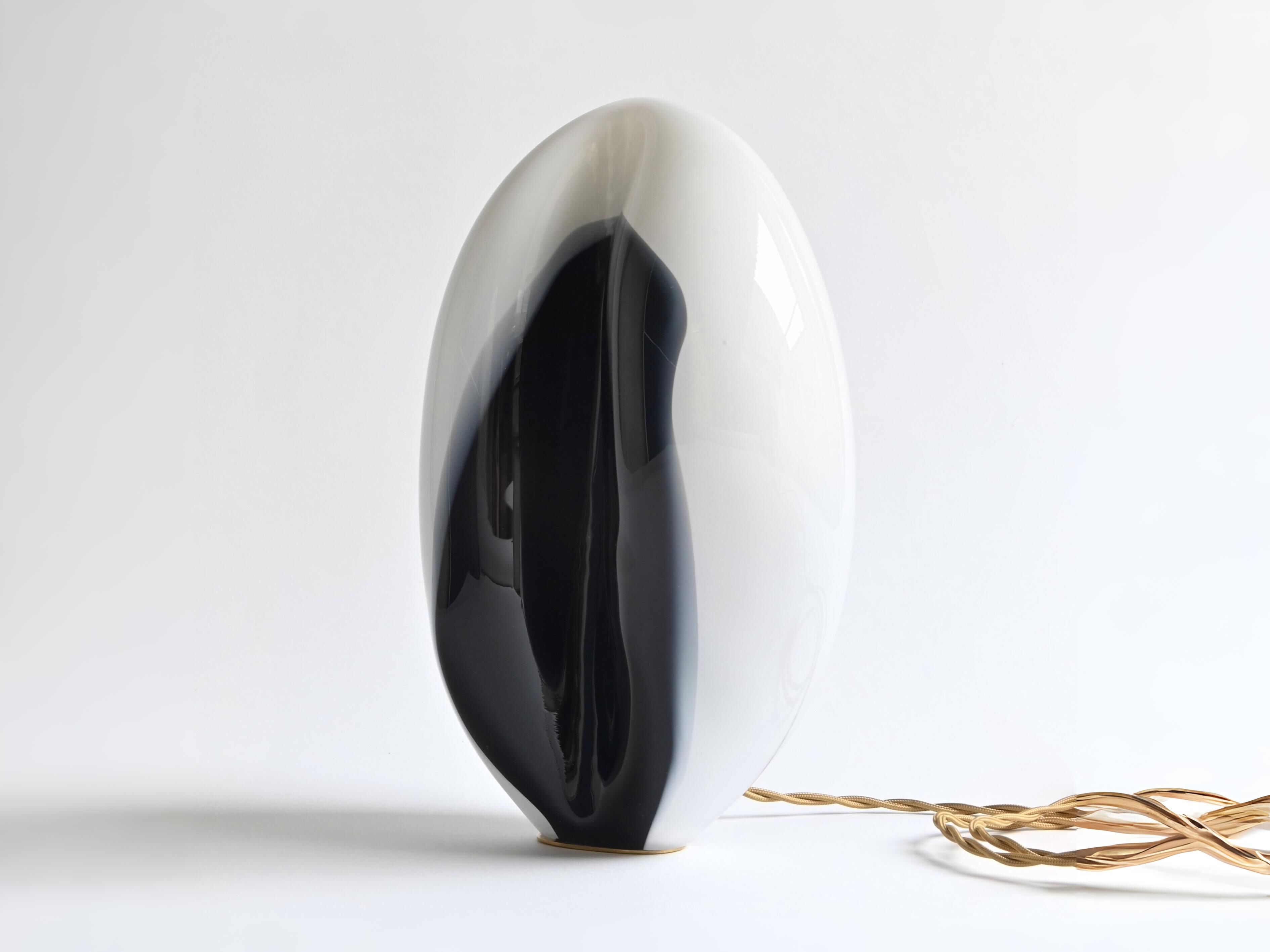 Светодиодная настольная лампа ручной работы из дутого стекла ICI ET LÀ ECLIPSIS BLANCA ARCH-00000567