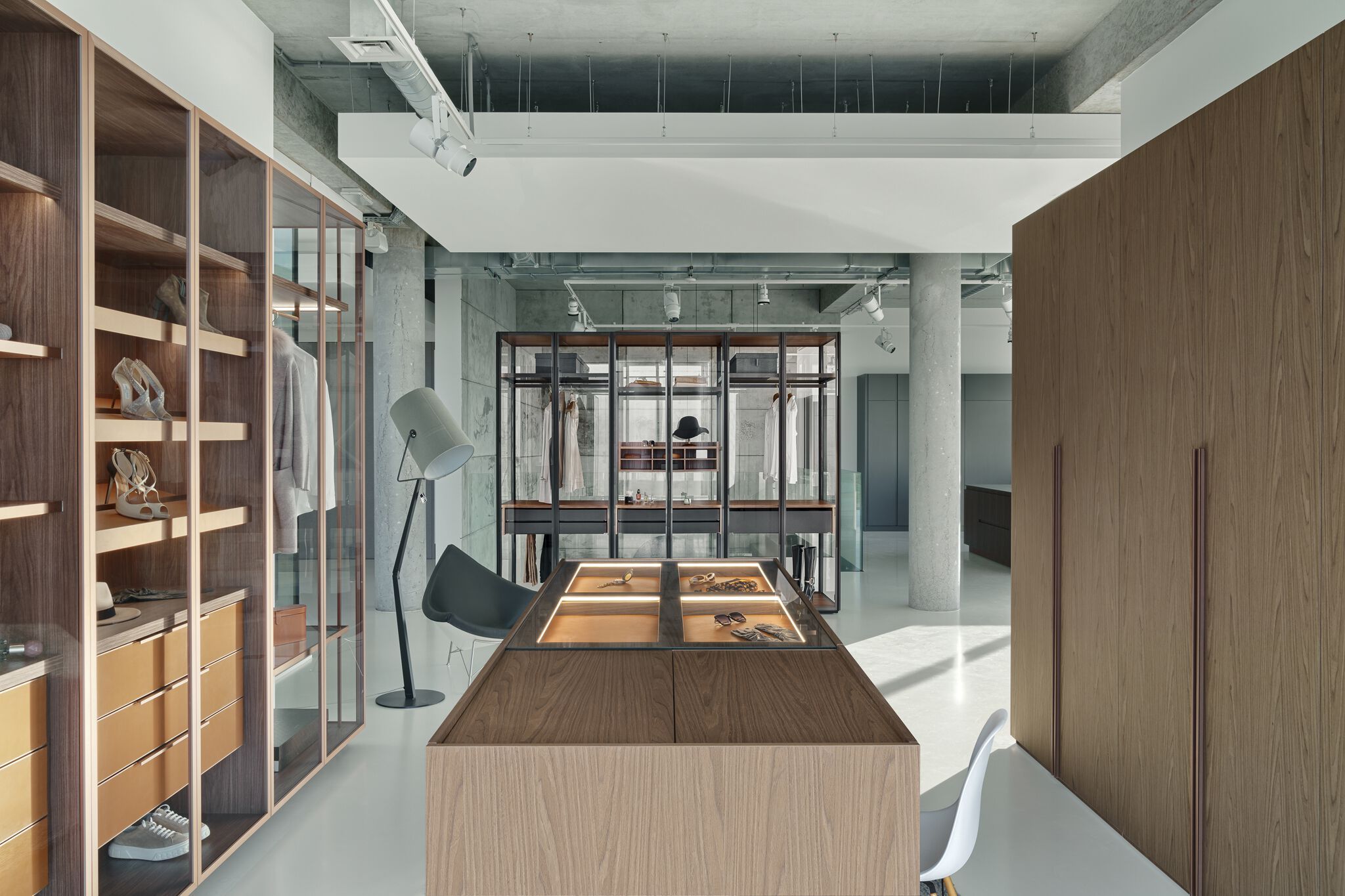 Индивидуальный деревянный шкаф со встроенным освещением Zajc W ARCH-00098040 - Вид №1