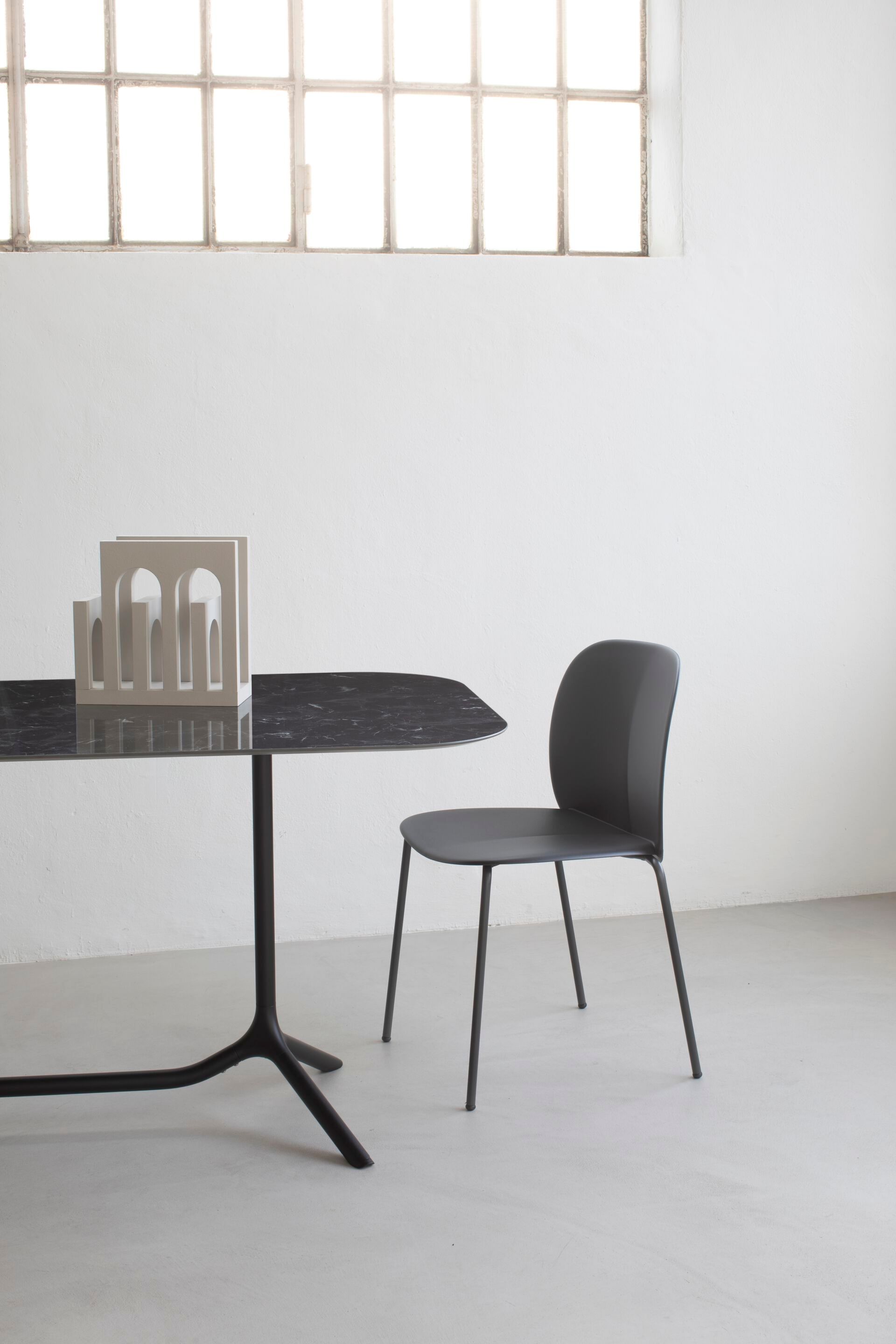 Рециркулированный пластиковый стул с металлическими ножками S-CAB Mentha ARCH-00141458 - Вид №7