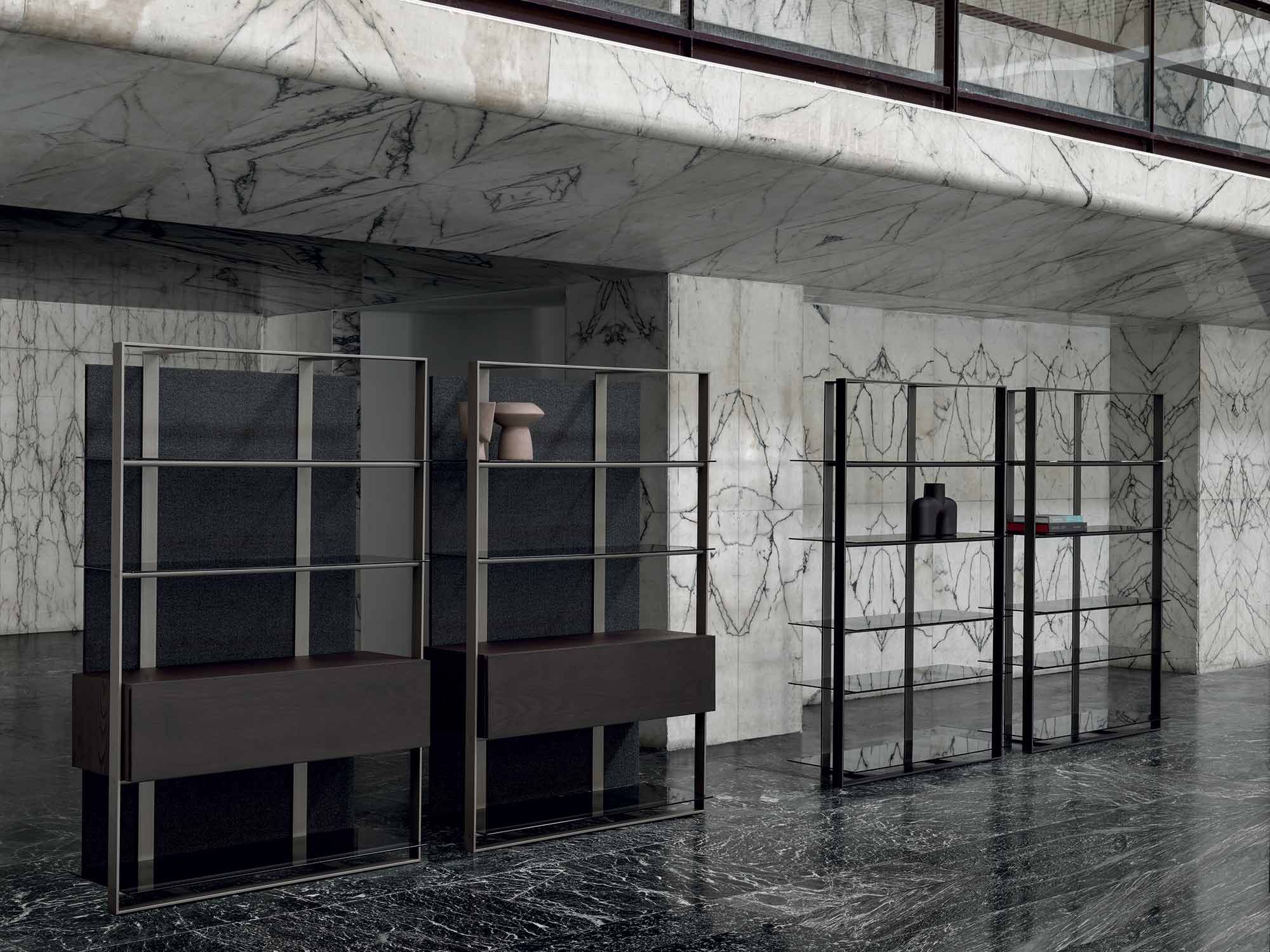 Металлический книжный шкаф со стеклянными полками и текстильной спинкой Frigerio UNIQUE ARCH-00066188 - Вид №7