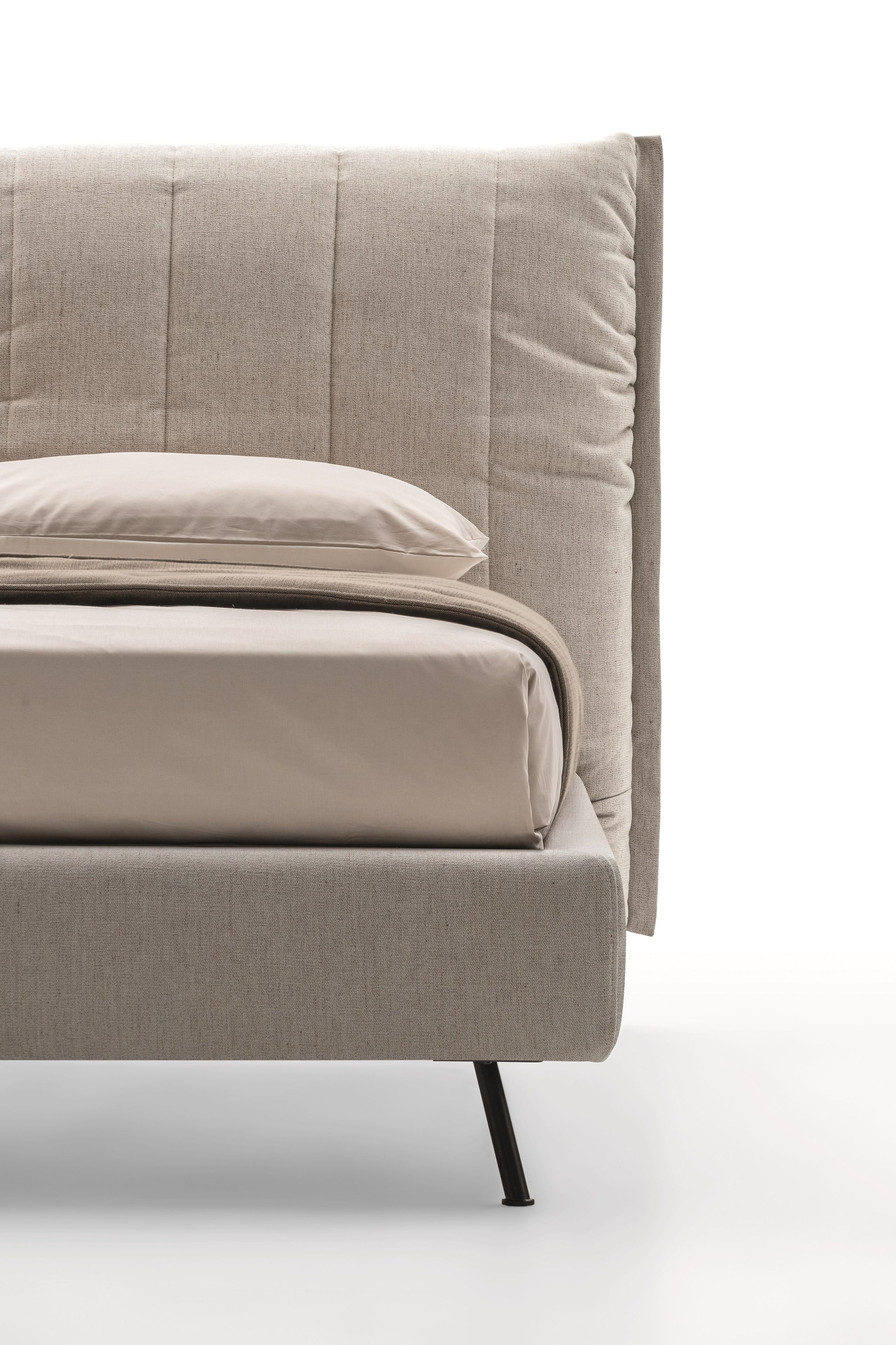 Тканевая кровать с высоким изголовьем Ditre Italia онлайн ARCH-00129091 - Вид №1