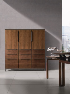 Высокий деревянный офисный шкаф с ящиками