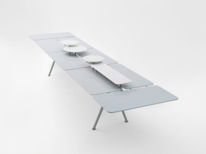 Стол из глазурованной керамогранита