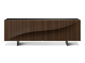 Деревянный шкаф с раздвижными дверями