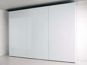 Composit Шкаф из лакированного ламината с копланарными дверьми
