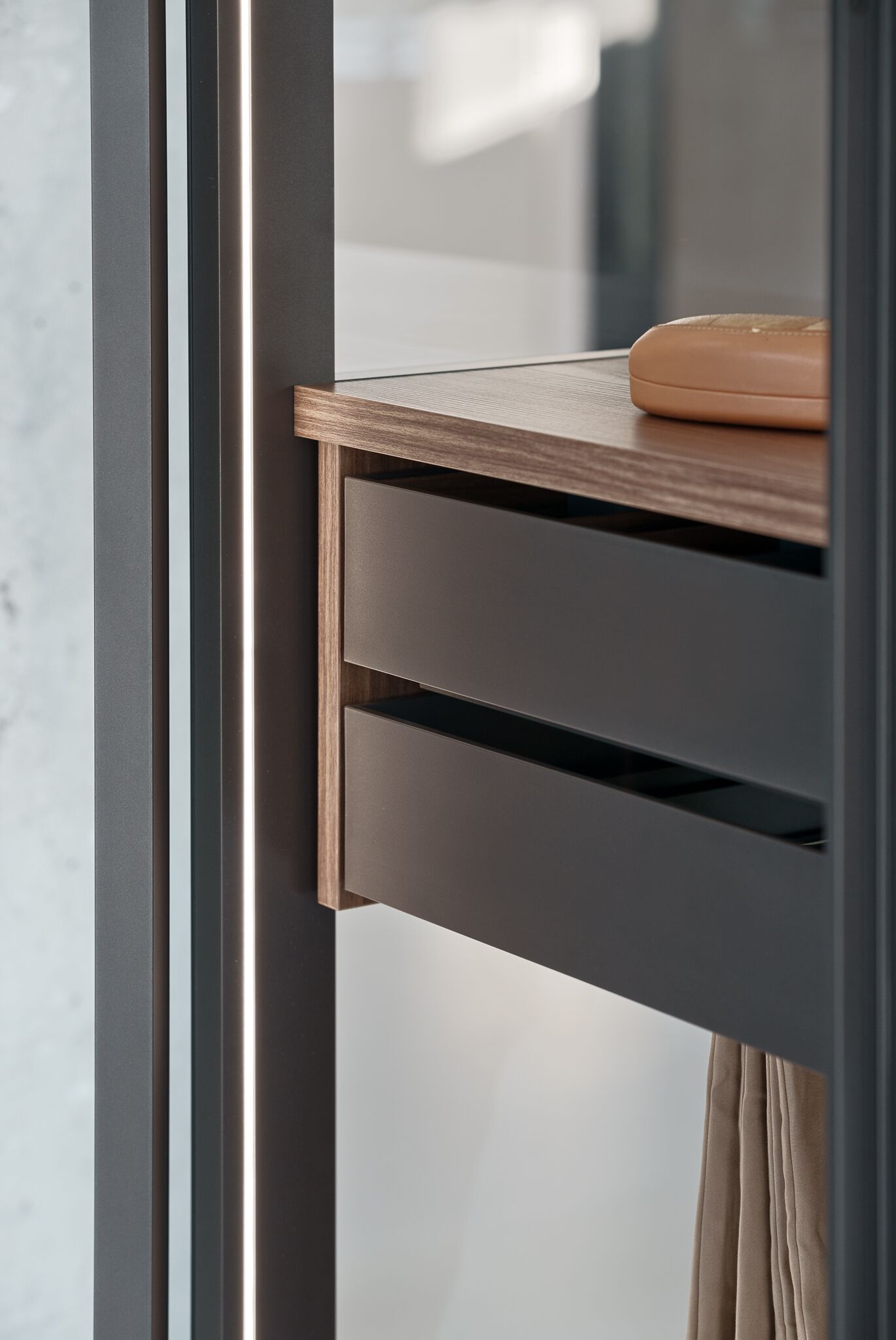 Шкаф из дерева и стекла на заказ Zajc W ARCH-00023499 - Вид №2