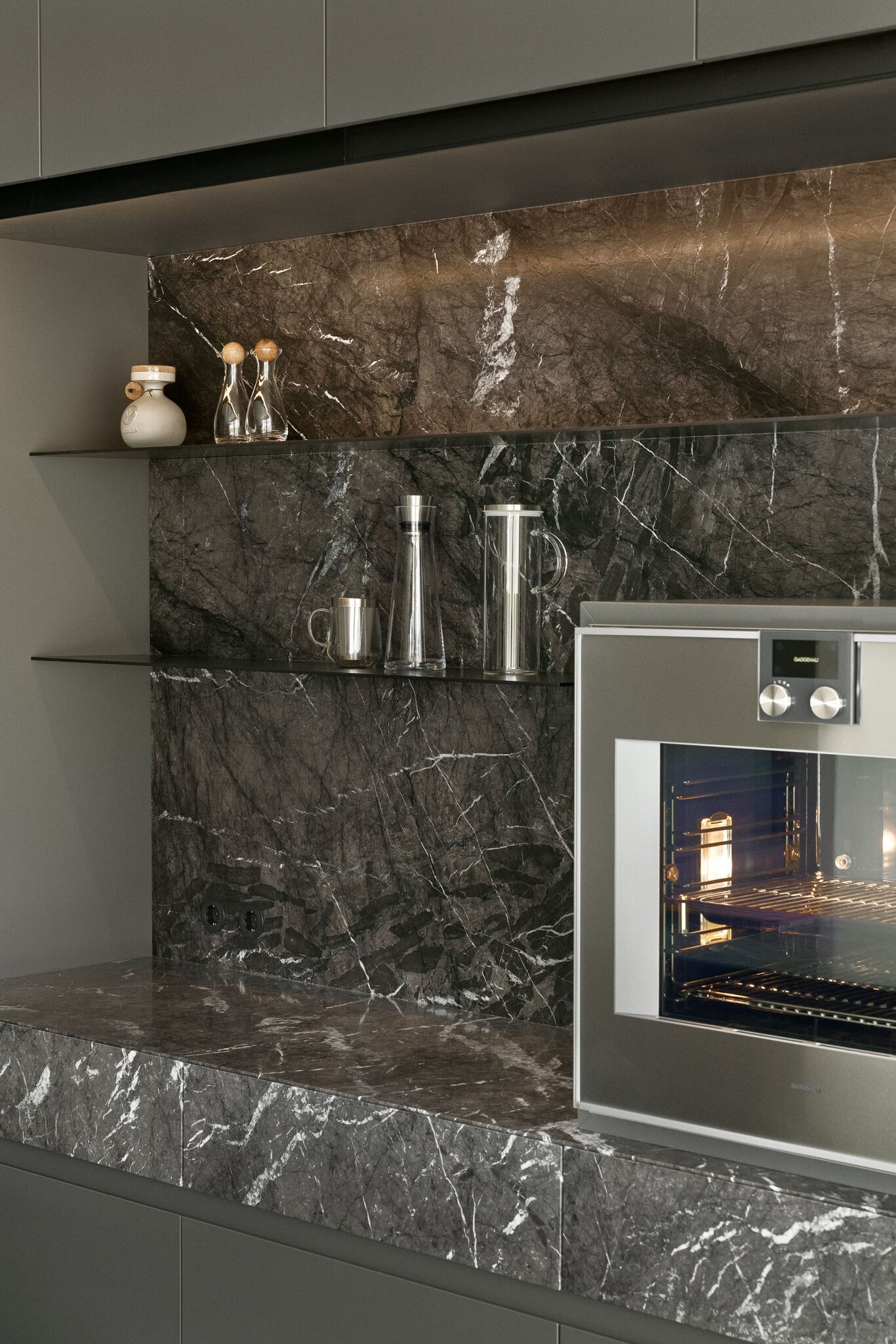 Кухня с островом на заказ из дерева и камня Zajc Monolith ARCH-00020432 - Вид №8